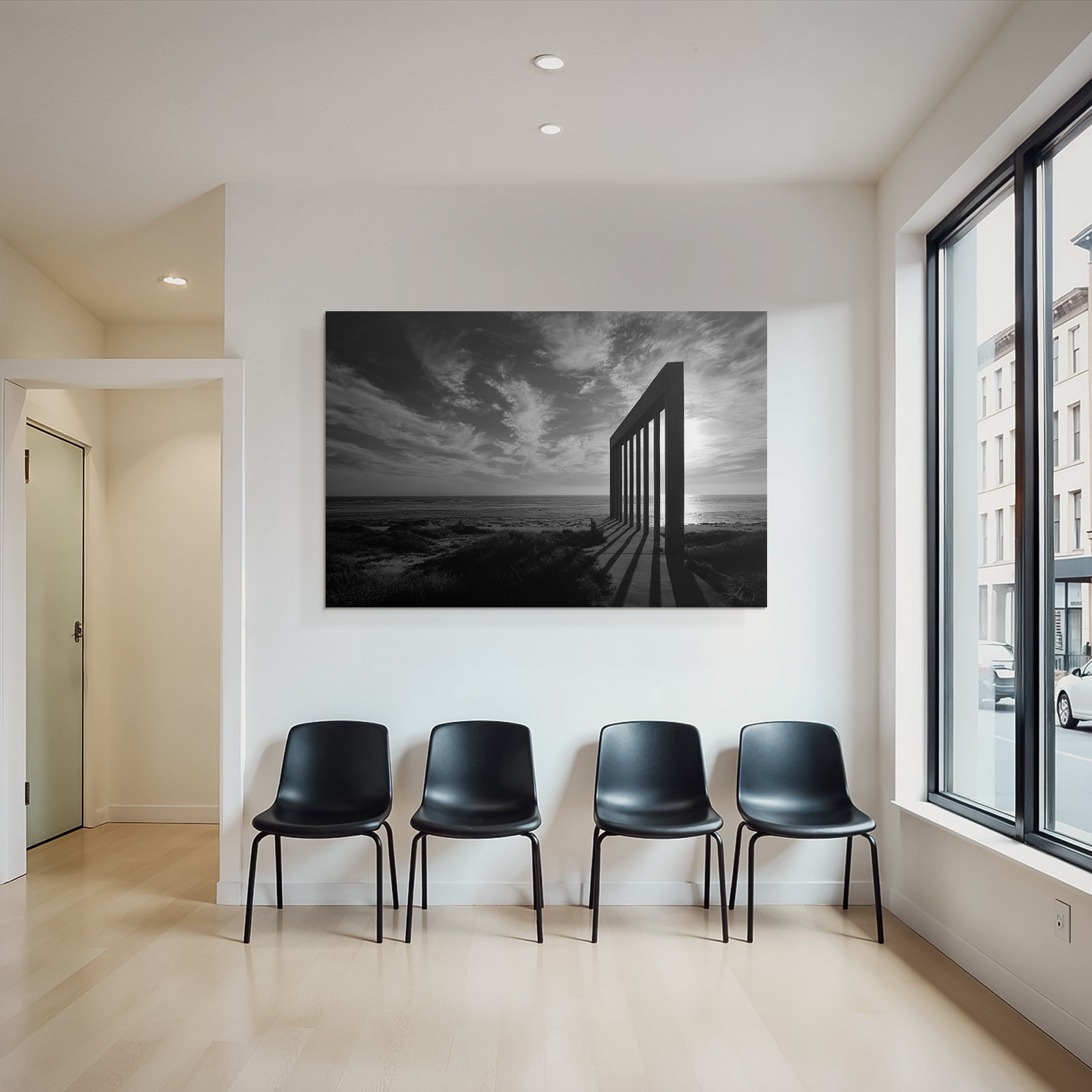 Schwarze Und Weisse Fotografie Von Säule Mit Himmel Und Meer Hintergrund