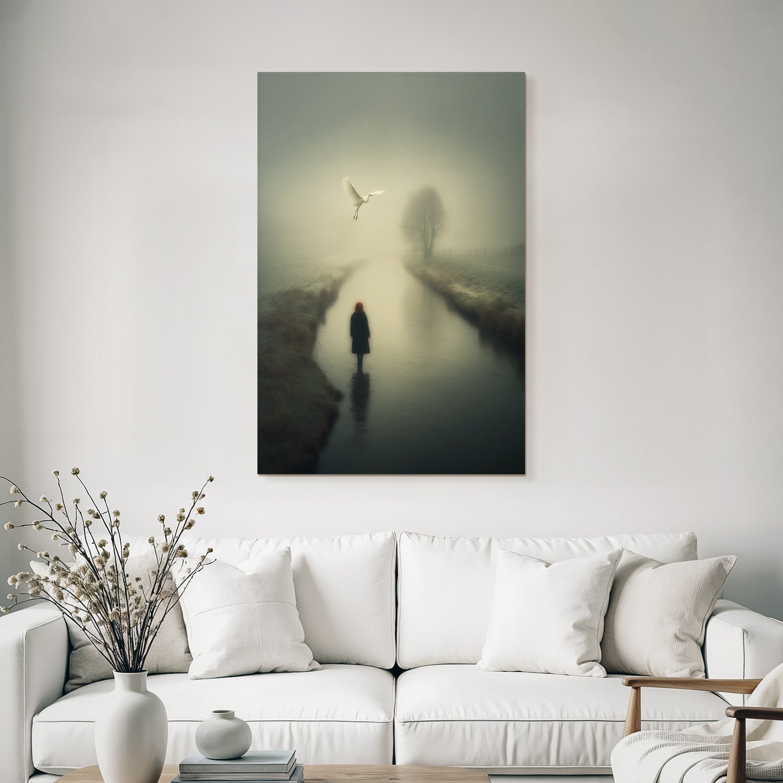 Serene Neblige Landschaft Figuren Im Wasser Vogel Im Flug Tranquil Setting