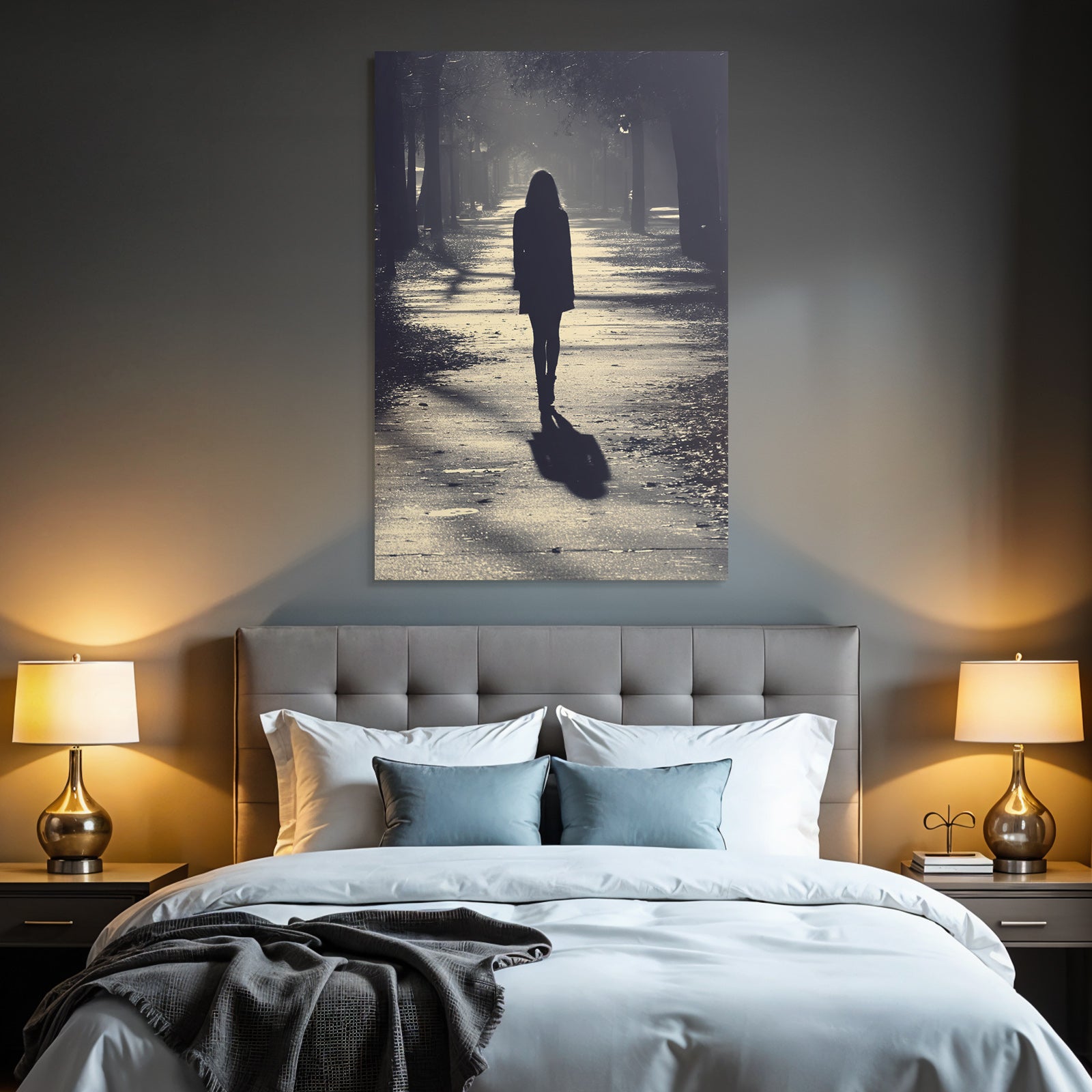 Silhouette Einer Frau In Herbstlicher Baumallee