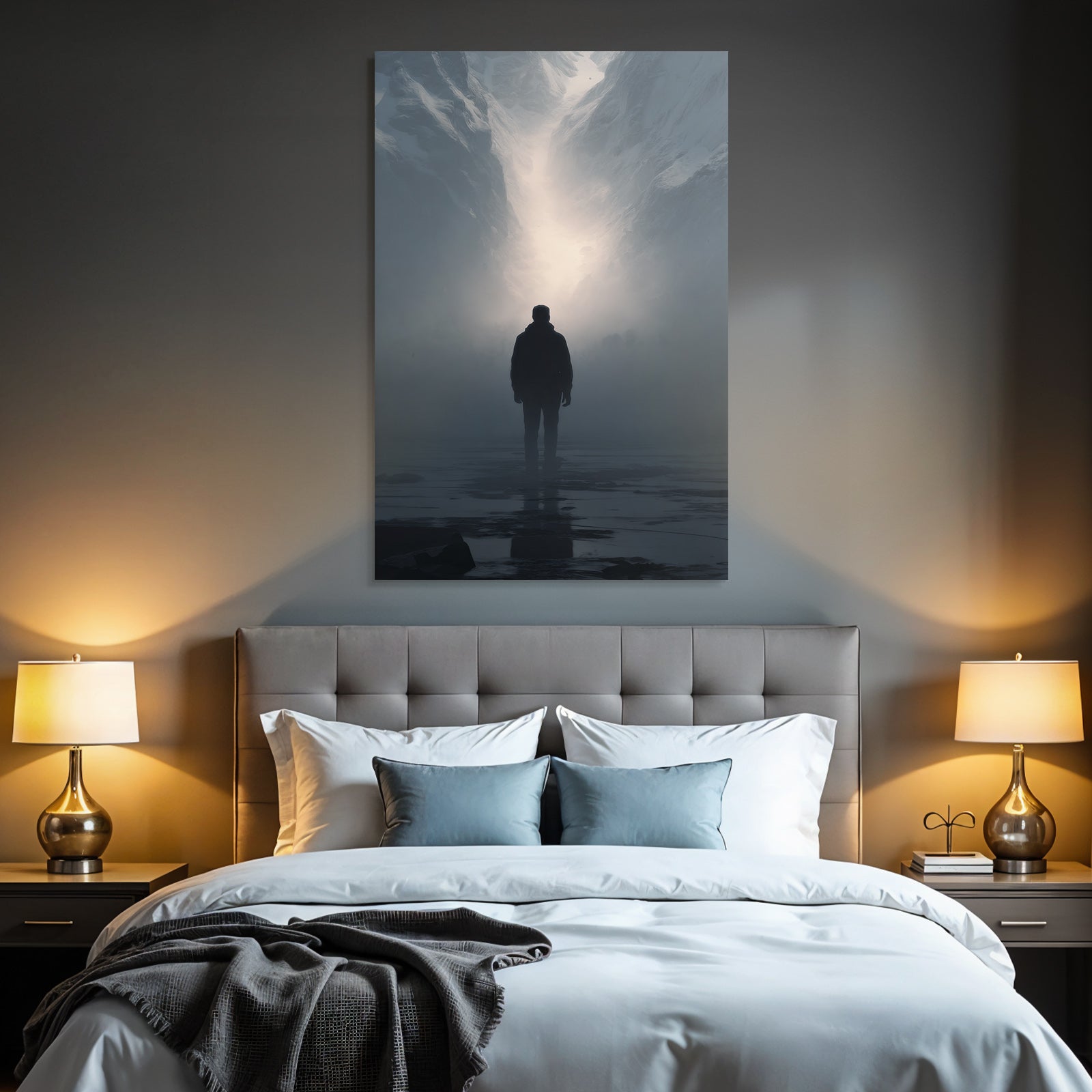 Silhouetten Figur Im Nebligen Gebirgen Mit Lichtquelle