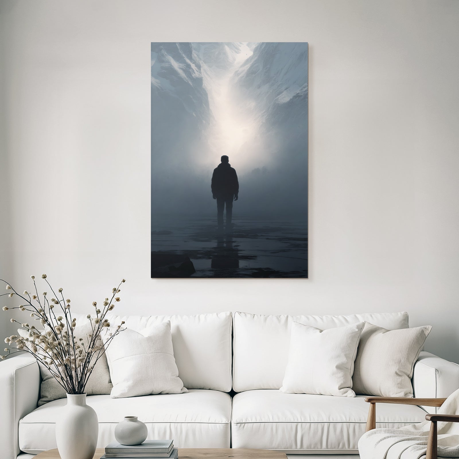 Silhouetten Figur Im Nebligen Gebirgen Mit Lichtquelle