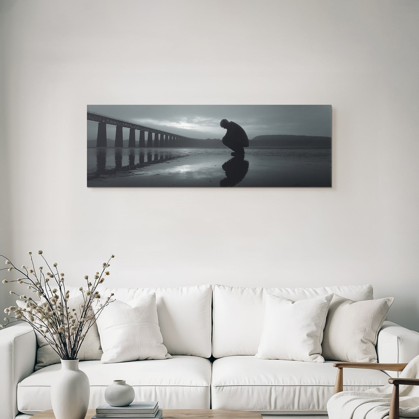 Silhouette Am Brueckenufer Im Abendlicht