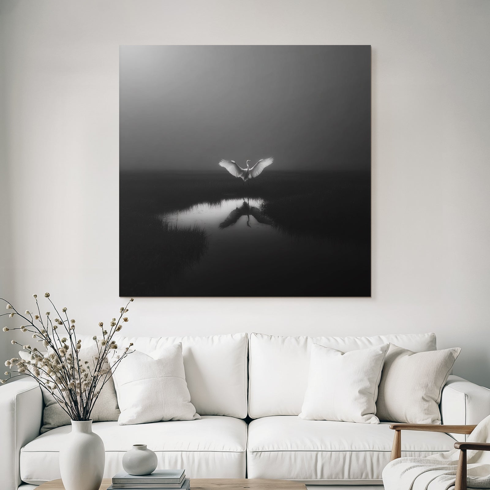 Schwarzweiß Photo Von Einer Egretta Im Naßen Biotop Mit Reflexionen