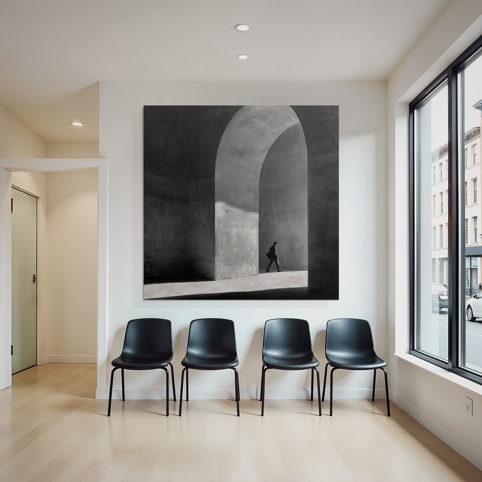 Schwarzweißfoto Person In Gewölbe Mit Licht Und Schatten