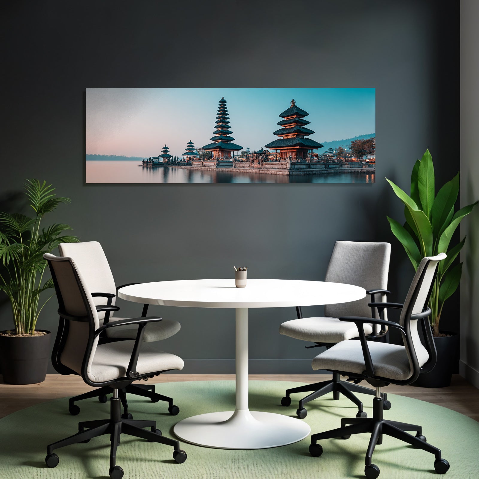 Balinesischer Tempelkomplex Am Wasser Bei Dämmerung