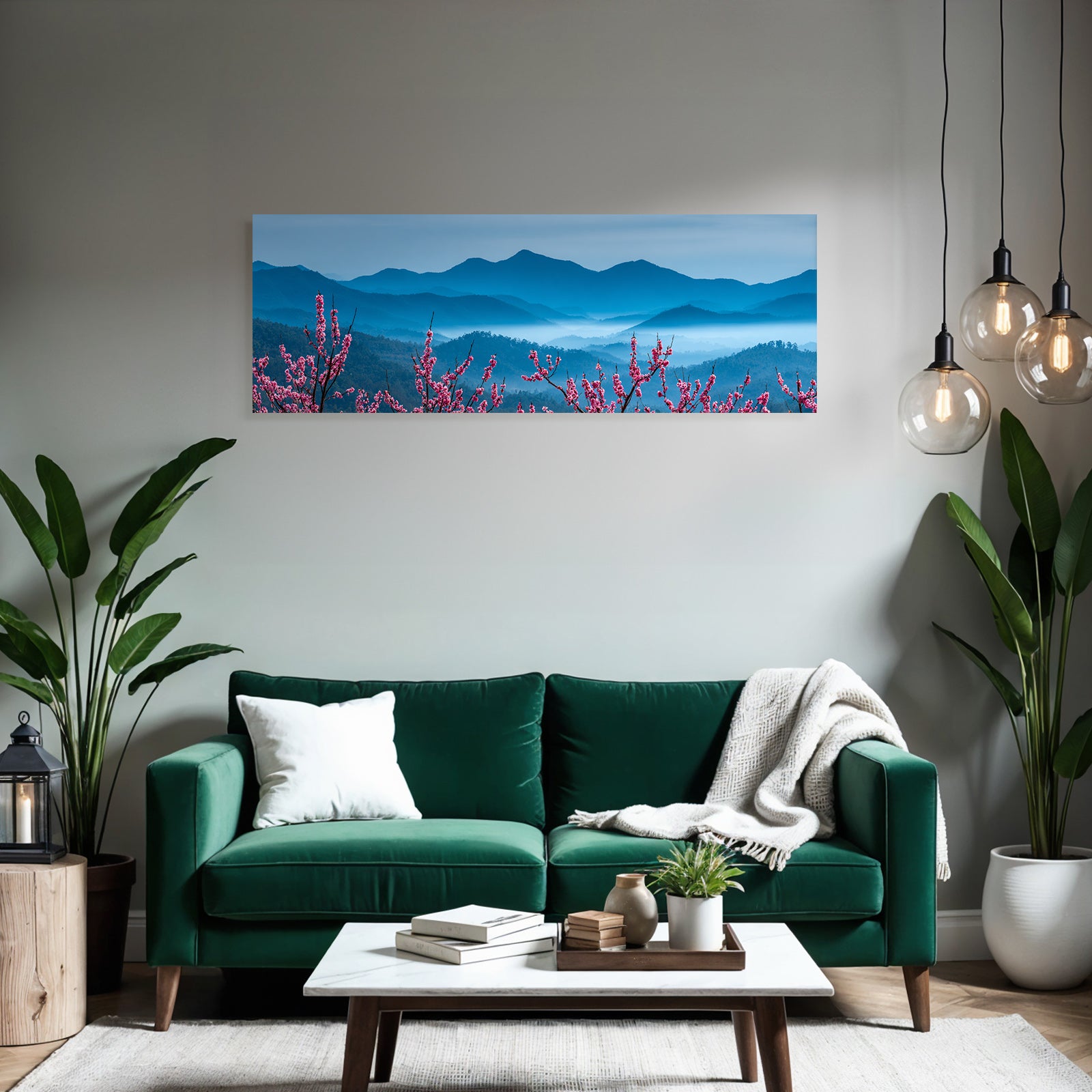 Frühling In Den Bergen Mit Rosa Blüten Und Nebel