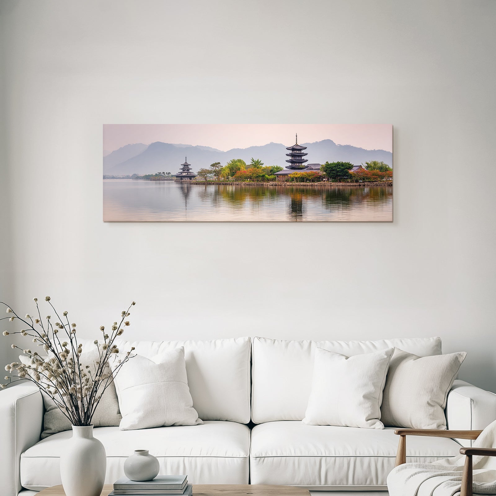 See Mit Pagoden Und Bergen Im Sonnenaufgang