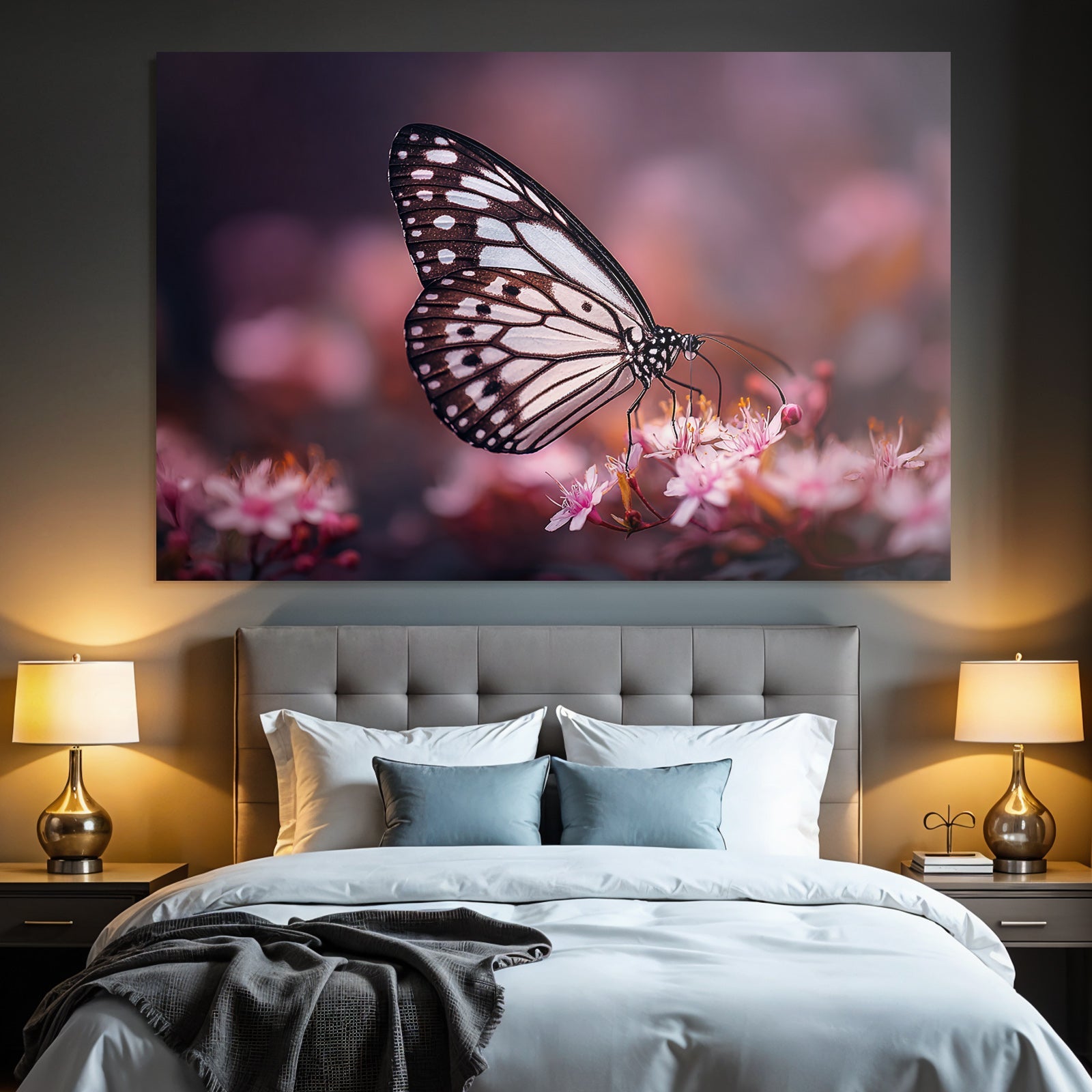 Schwarzweiss Schmetterling Auf Rosafarbenen Blumen