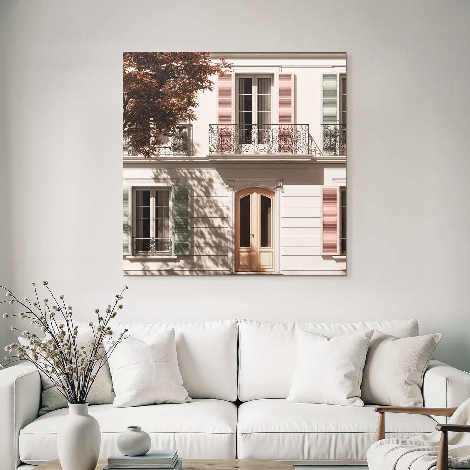 Klassische Hausfassade Mit Balkonen Pastellfarbenen Fensterläden Tür Und Baum