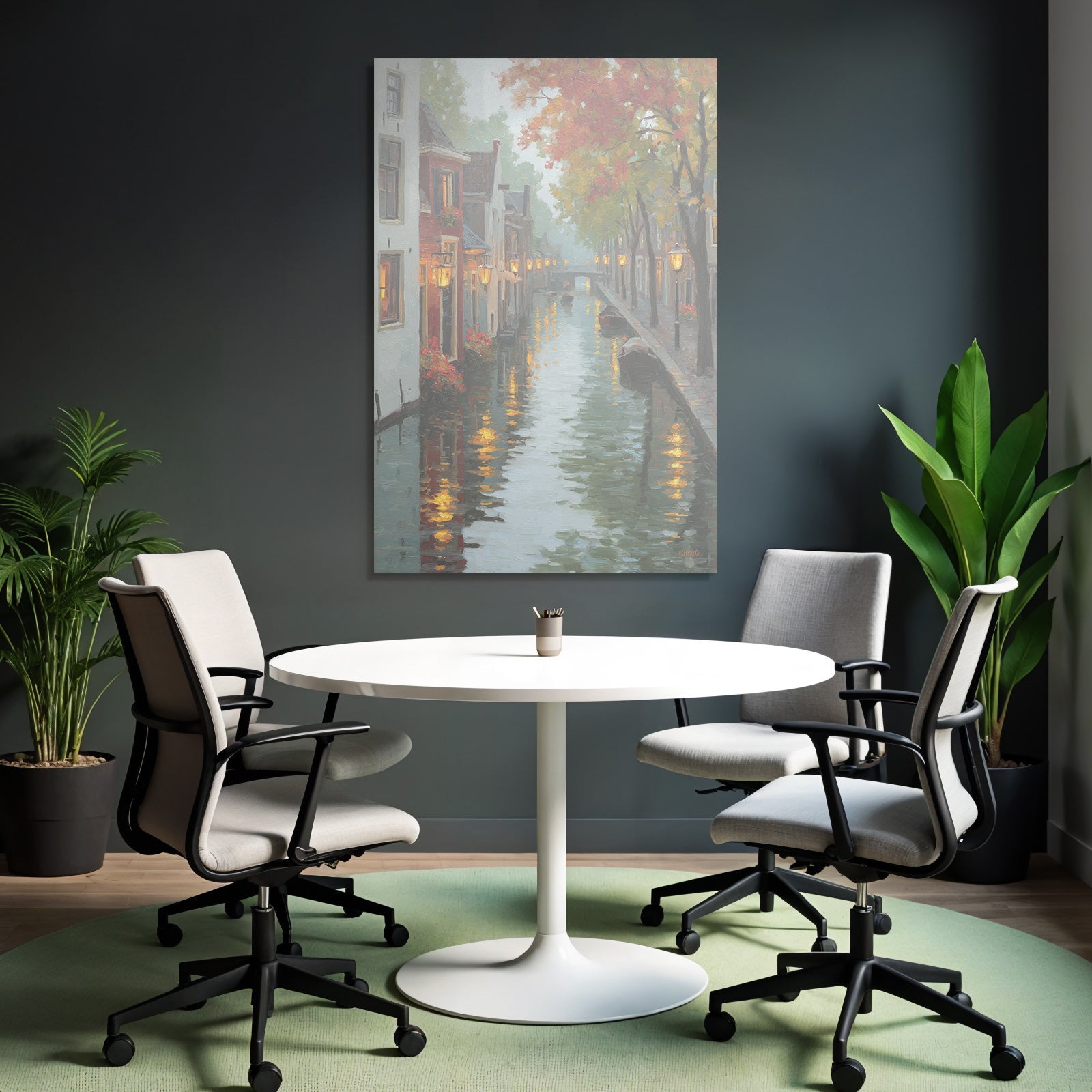 Herbstlicher Kanal Mit Beleuchteten Häusern Und Reflektionen