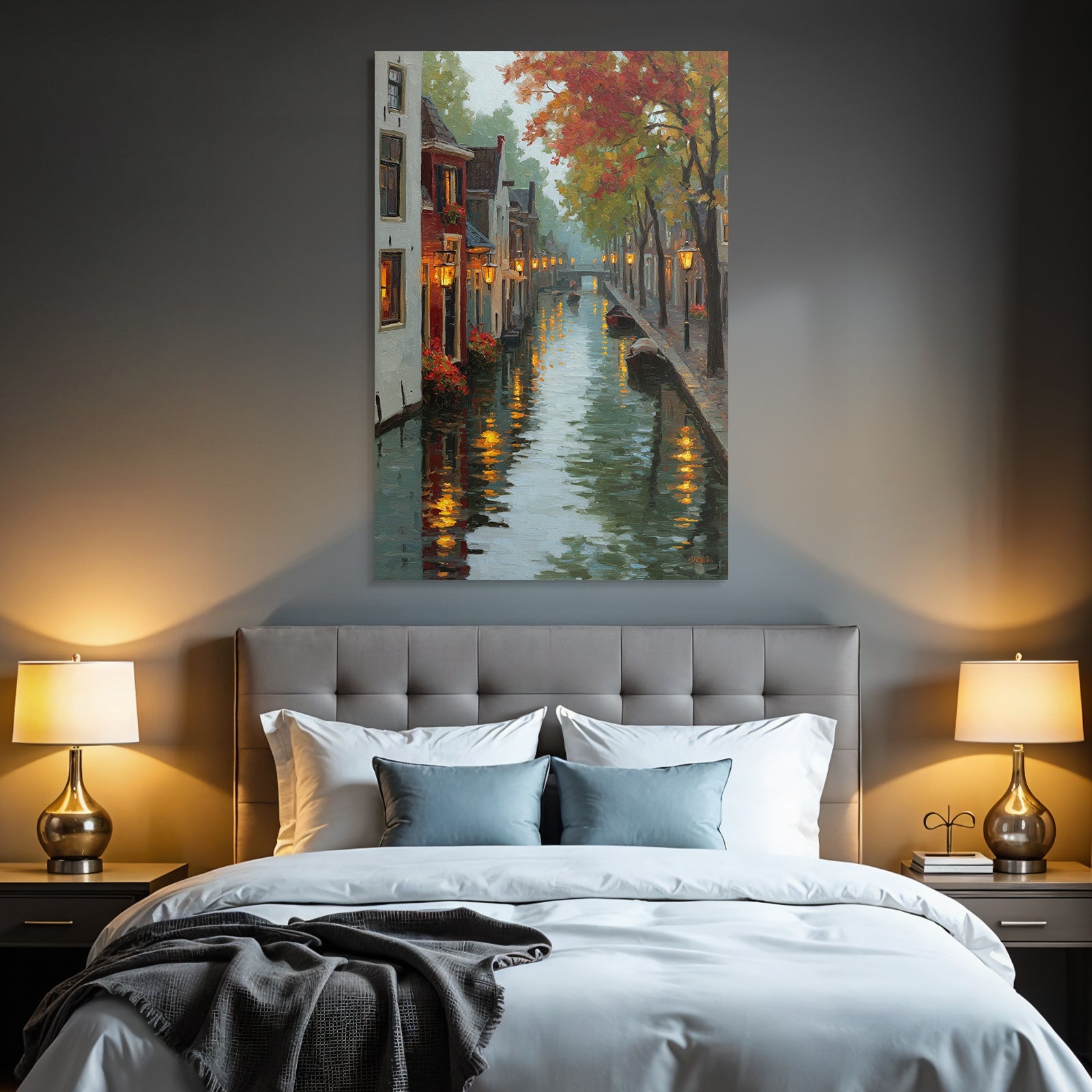 Herbstlicher Kanal Mit Beleuchteten Häusern Und Reflektionen