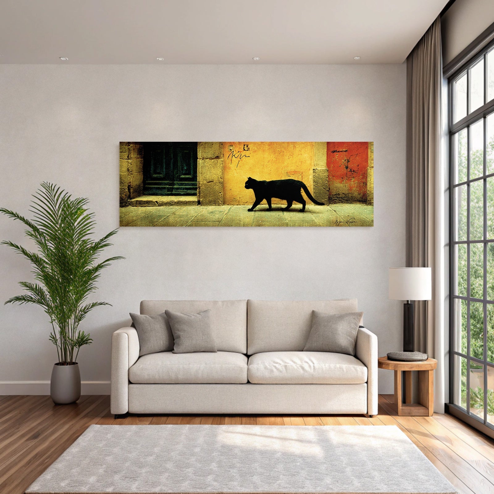 Schwarze Katze Auf Kopfsteinpflaster Vor Alter Tür