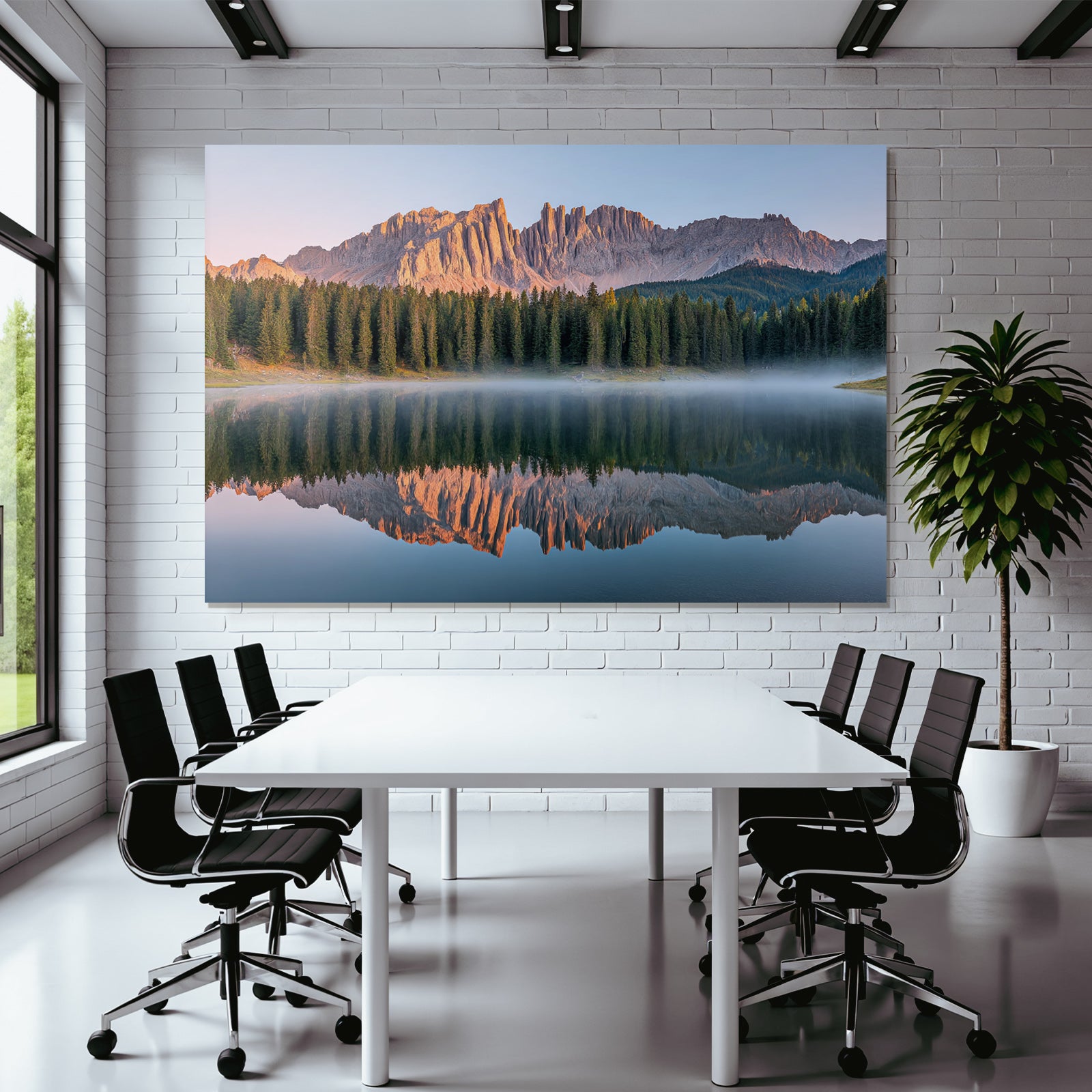 Friedliche Landschaft Reflexion Von Bergen Und Baeumen