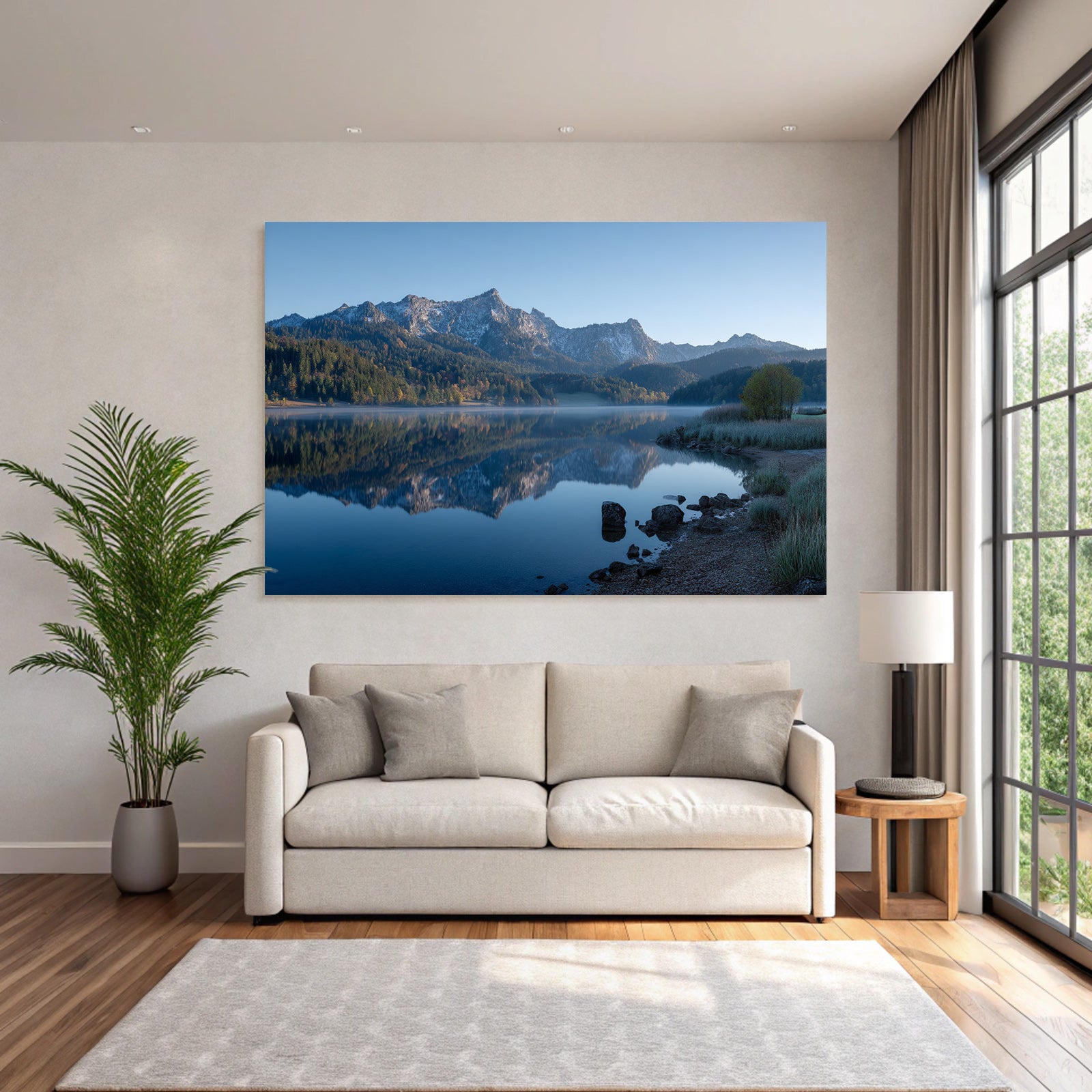 Ruhige Seenlandschaft Mit Reflexionen Von Bergen Und Baeumen Im Morgenlicht