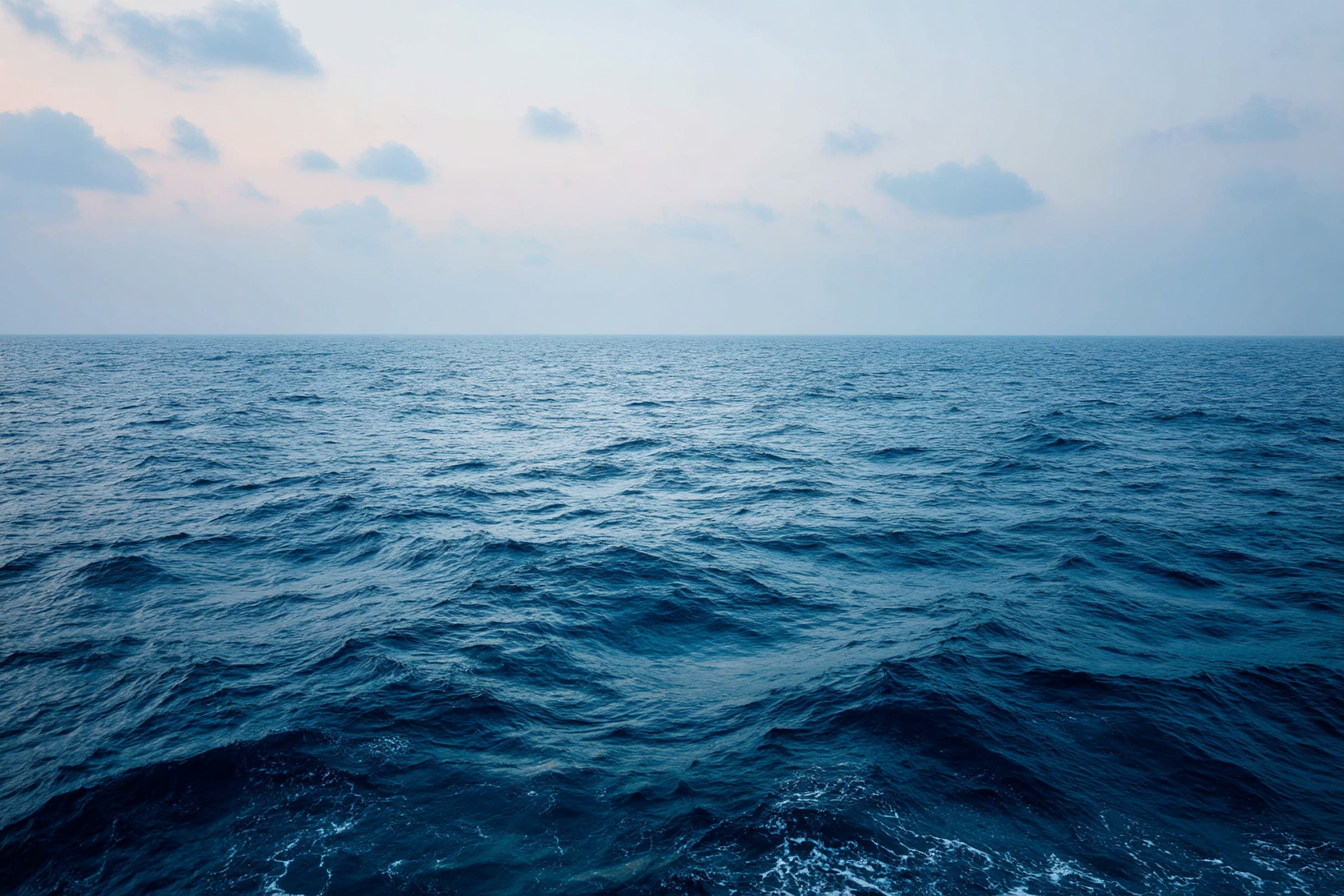 Ruhiger Ozean Gelbe Wellen Blaür Himmel | Seen und Unterwasserwelten | Landschaften