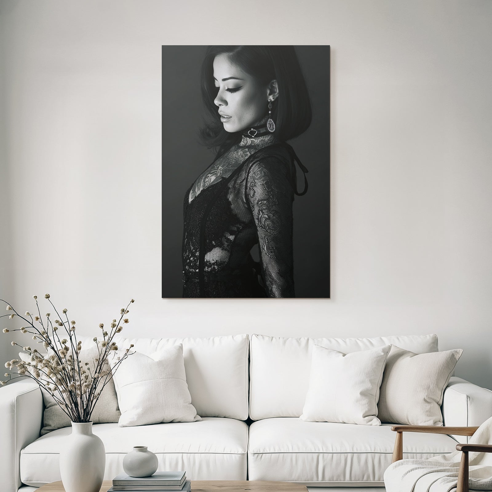 Schwarz Weisse Porträt Von Einer Frau Mit Tätowierungen Und Juwelen