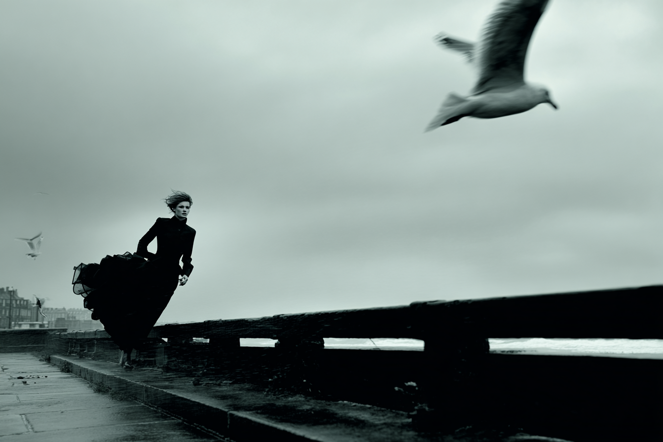 Schwarzes Kleid Küstenweg Bewegung Stimmungsvoll | Mode und Stil | Menschen und Emotionen