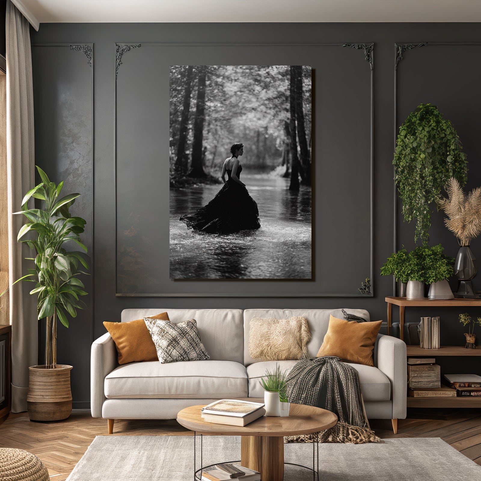 Silhoütte Einer Frau Im Langen Schwarzen Kleid Über Schattiges Wasser