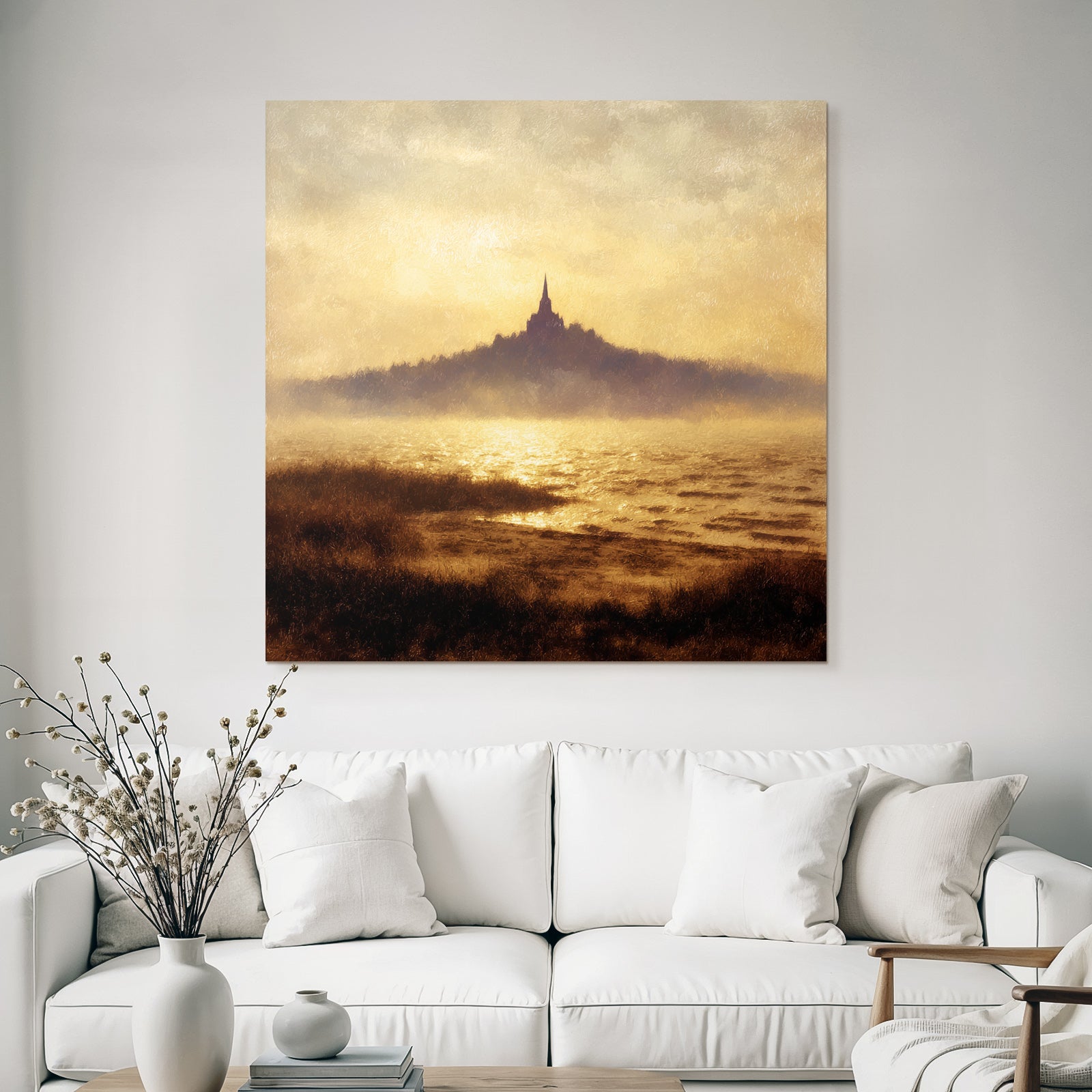 Silhoütte Eines Hügels Mit Turm Und Wasserreflexion Vor Goldenem Sonnenuntergang