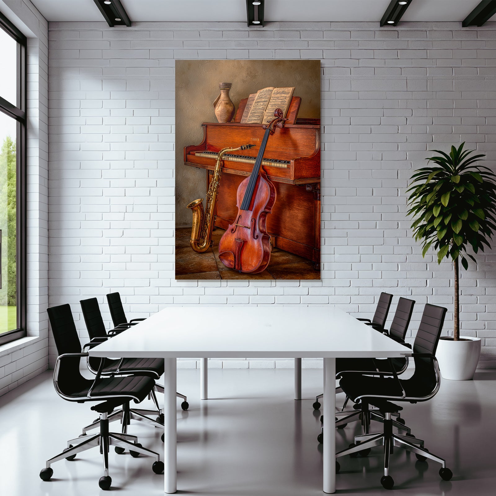 Holzpiano Mit Notenblatt Saxophon Und Geige In Artistischem Raum