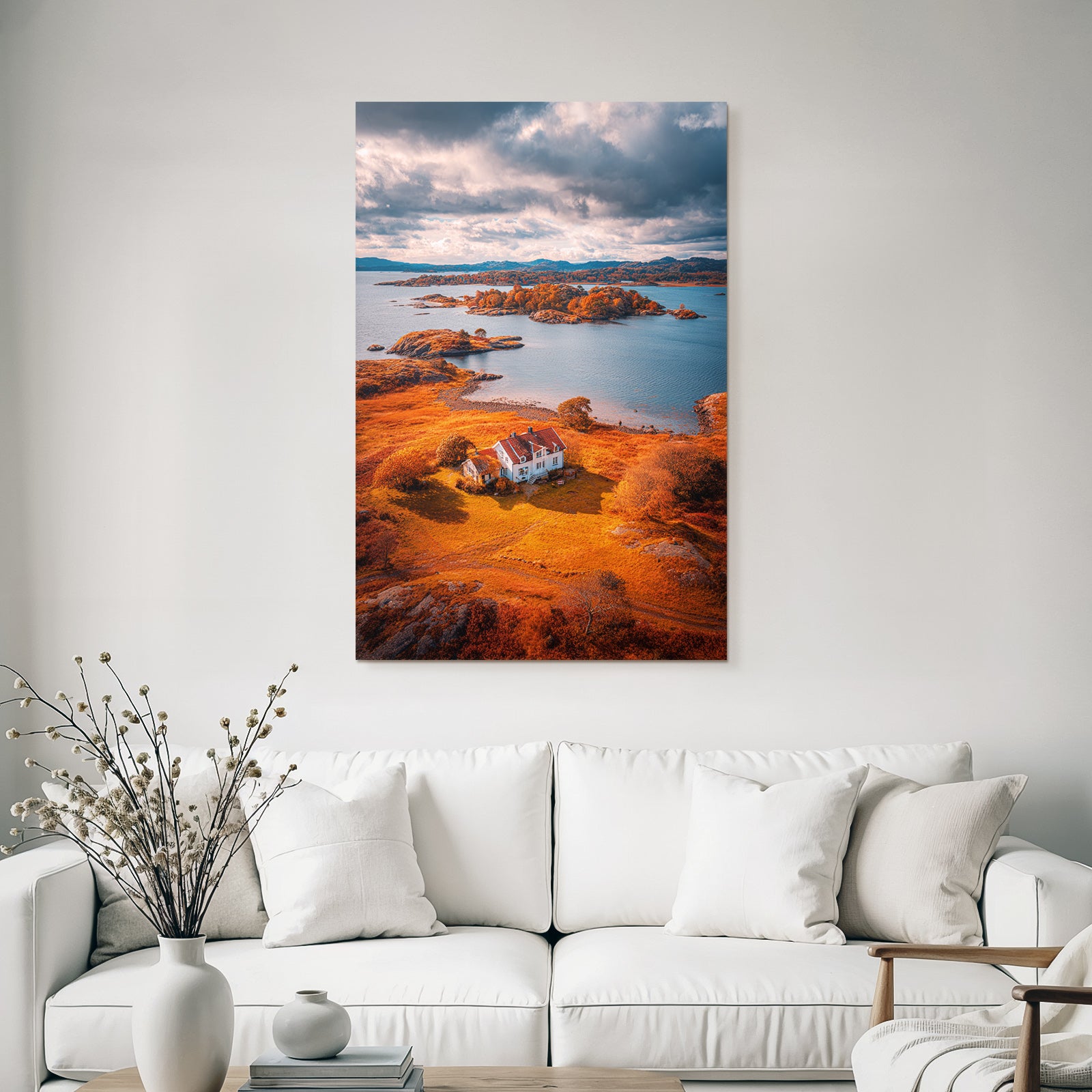 Herbstliche Landschaft Mit Haus Und Wasser Und Inseln