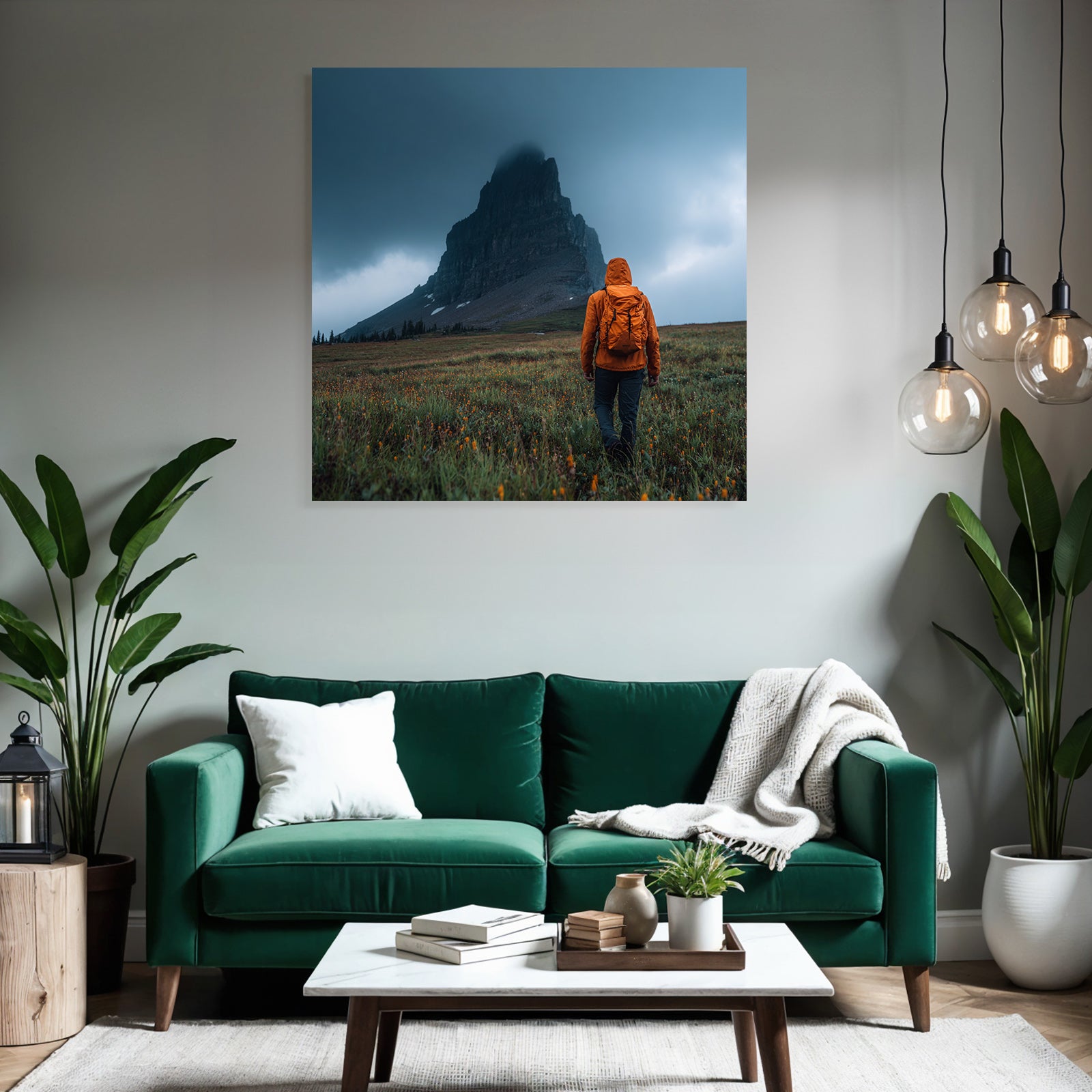 Abenteür Im Grünen Feld Mit Blumen Und Berg Im Hintergrund