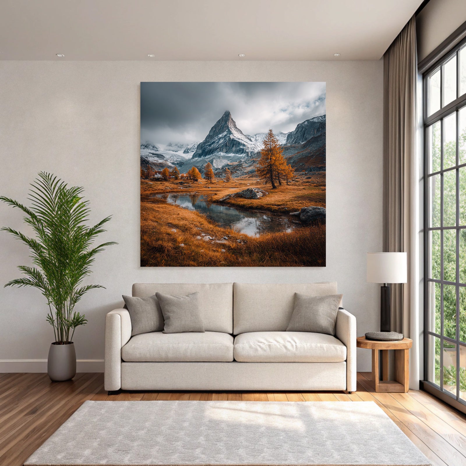Atemberaubende Berglanschaft Mit Schneegekuppelten Gipfeln Und Goldenen Baeumen