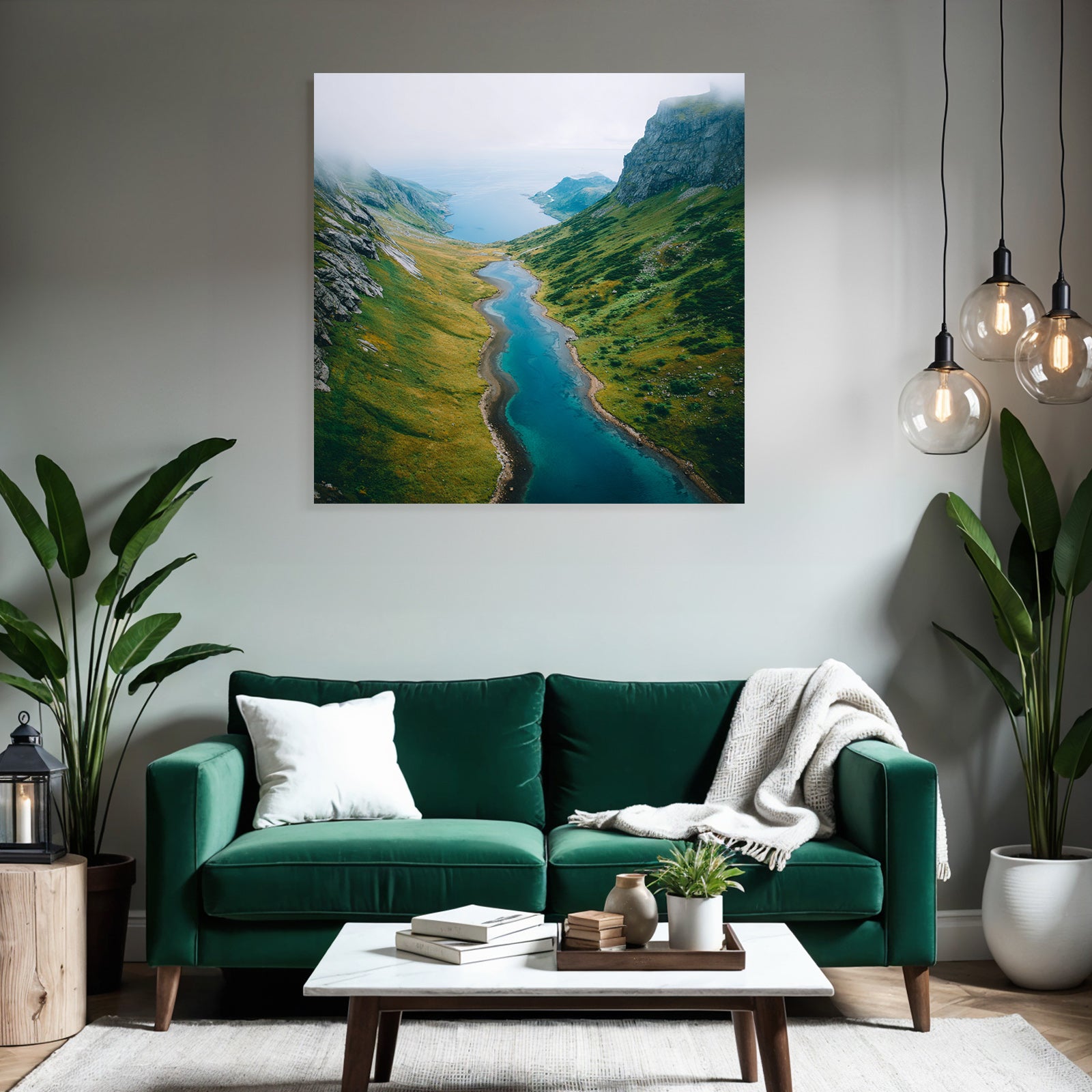 Wunderschöne Landschaft Mit Fluss Grünen Hügeln Und Mistiger Atmosphäre