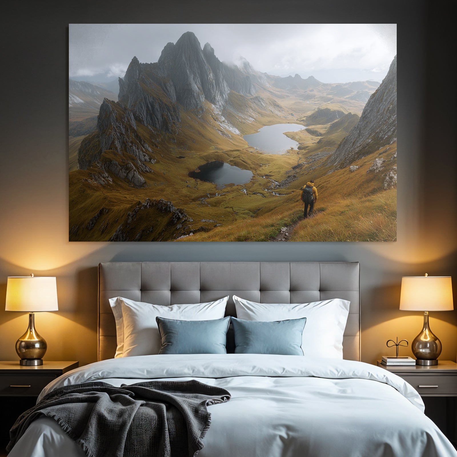 Bergebene Landschaft Mit See Und Wanderer
