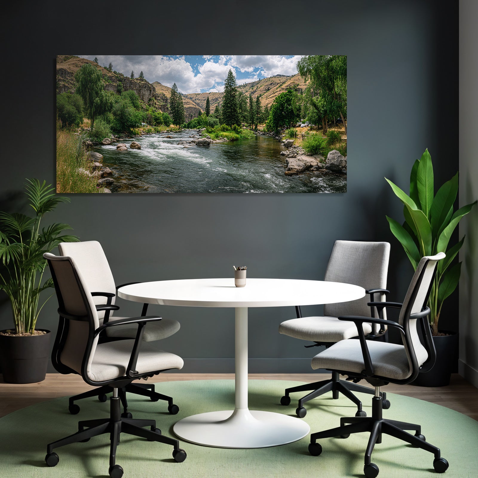 Friedliche Landschaft Mit Fluss Und Bergen