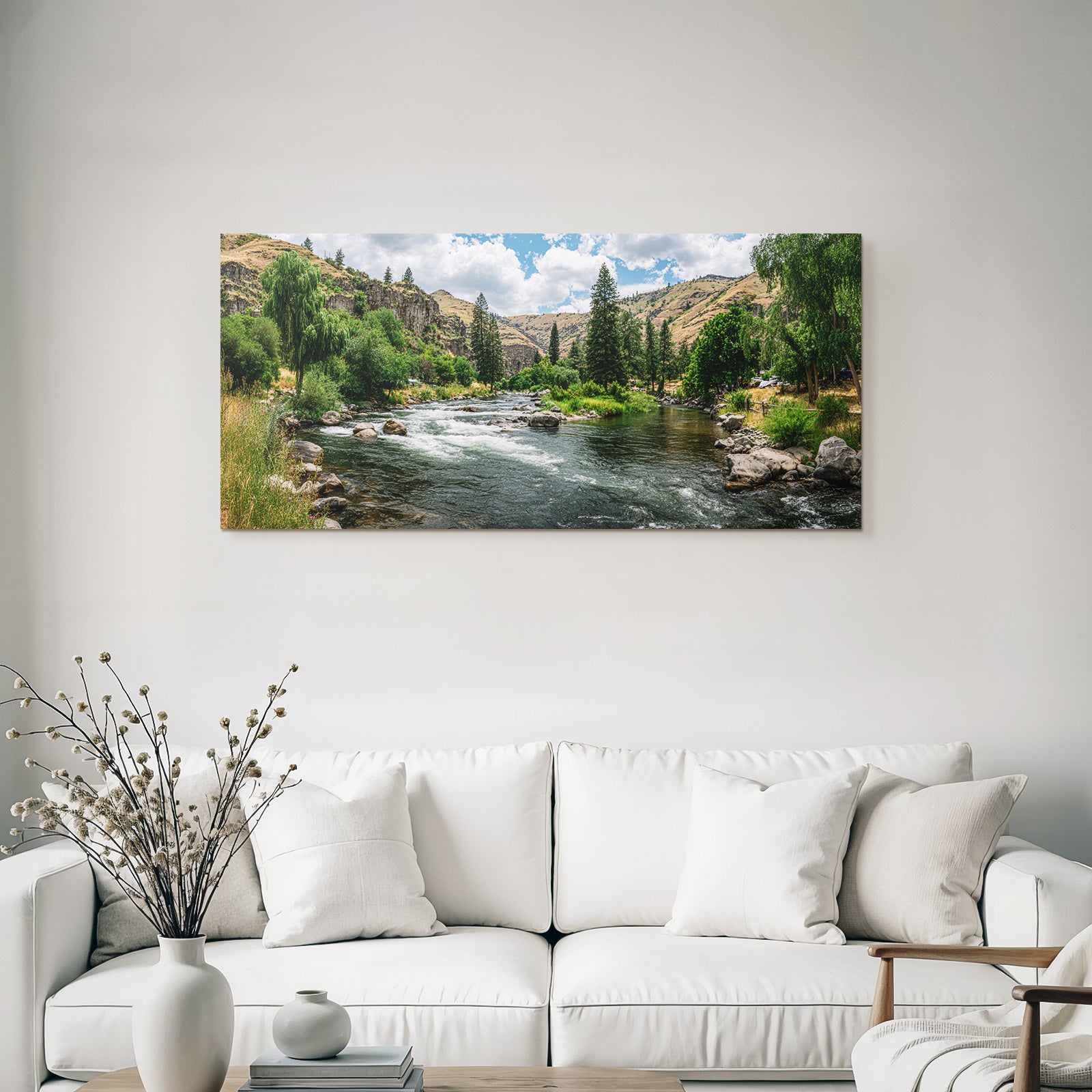 Friedliche Landschaft Mit Fluss Und Bergen