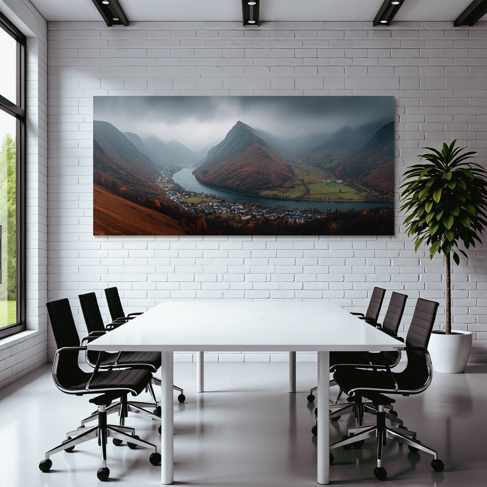 Herbstliche Landschaft Mit Fluss Und Bergen Mit Nebel