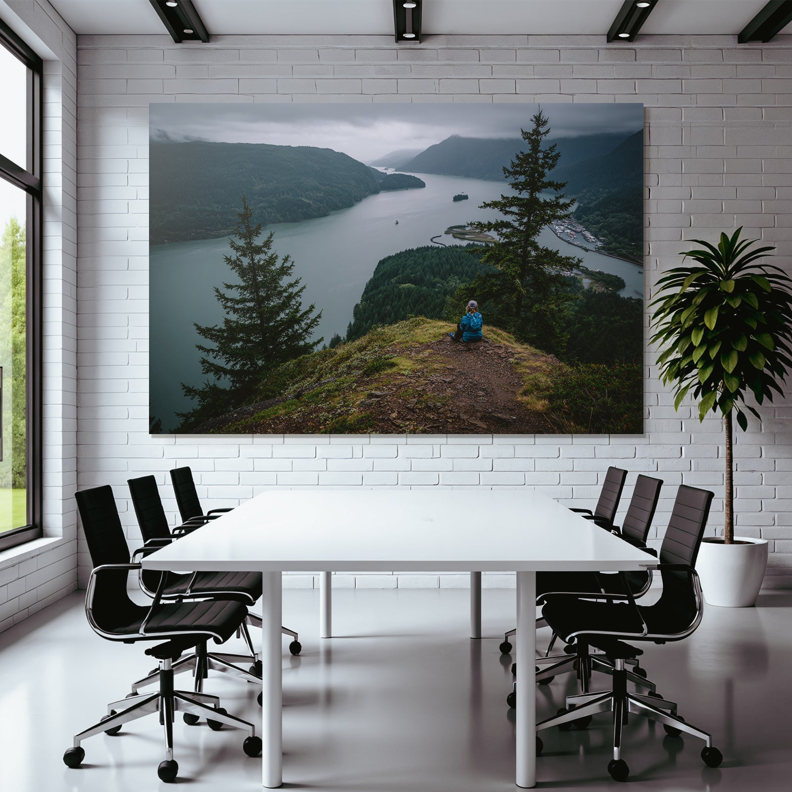 Hohe Aussicht Über Fluss Umgeben Von Grünen Höhen Und Wald