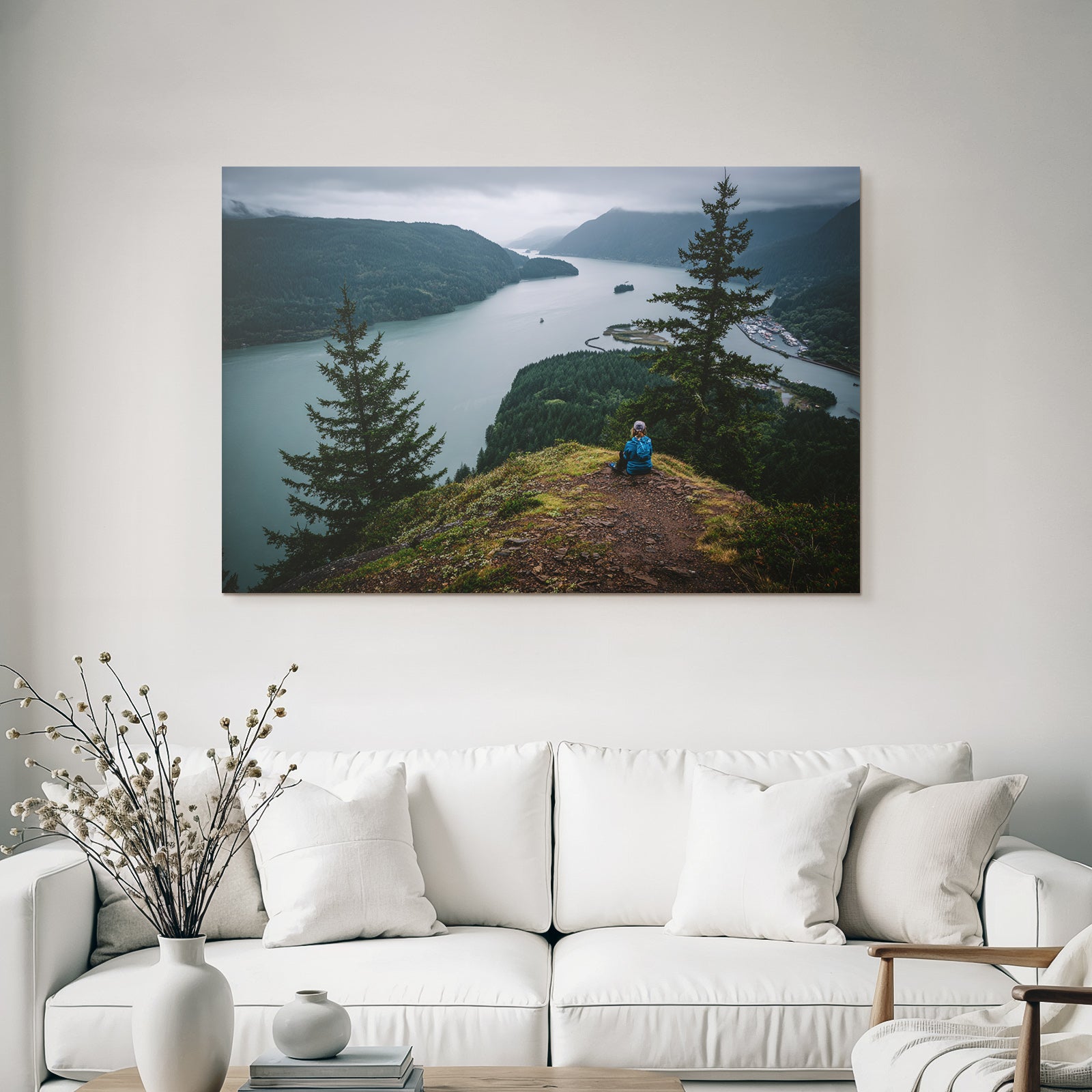 Hohe Aussicht Über Fluss Umgeben Von Grünen Höhen Und Wald