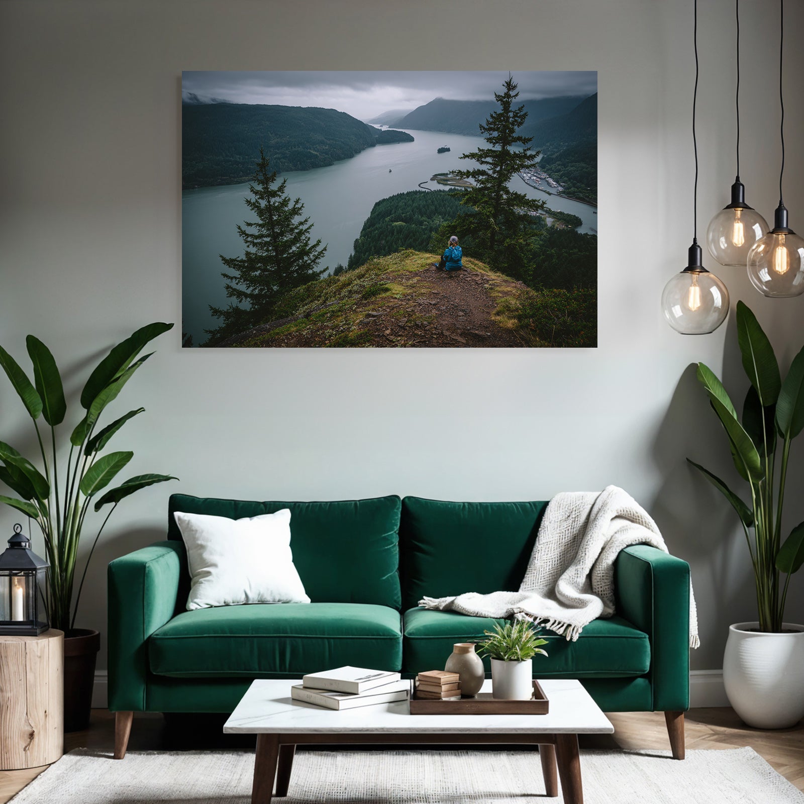 Hohe Aussicht Über Fluss Umgeben Von Grünen Höhen Und Wald