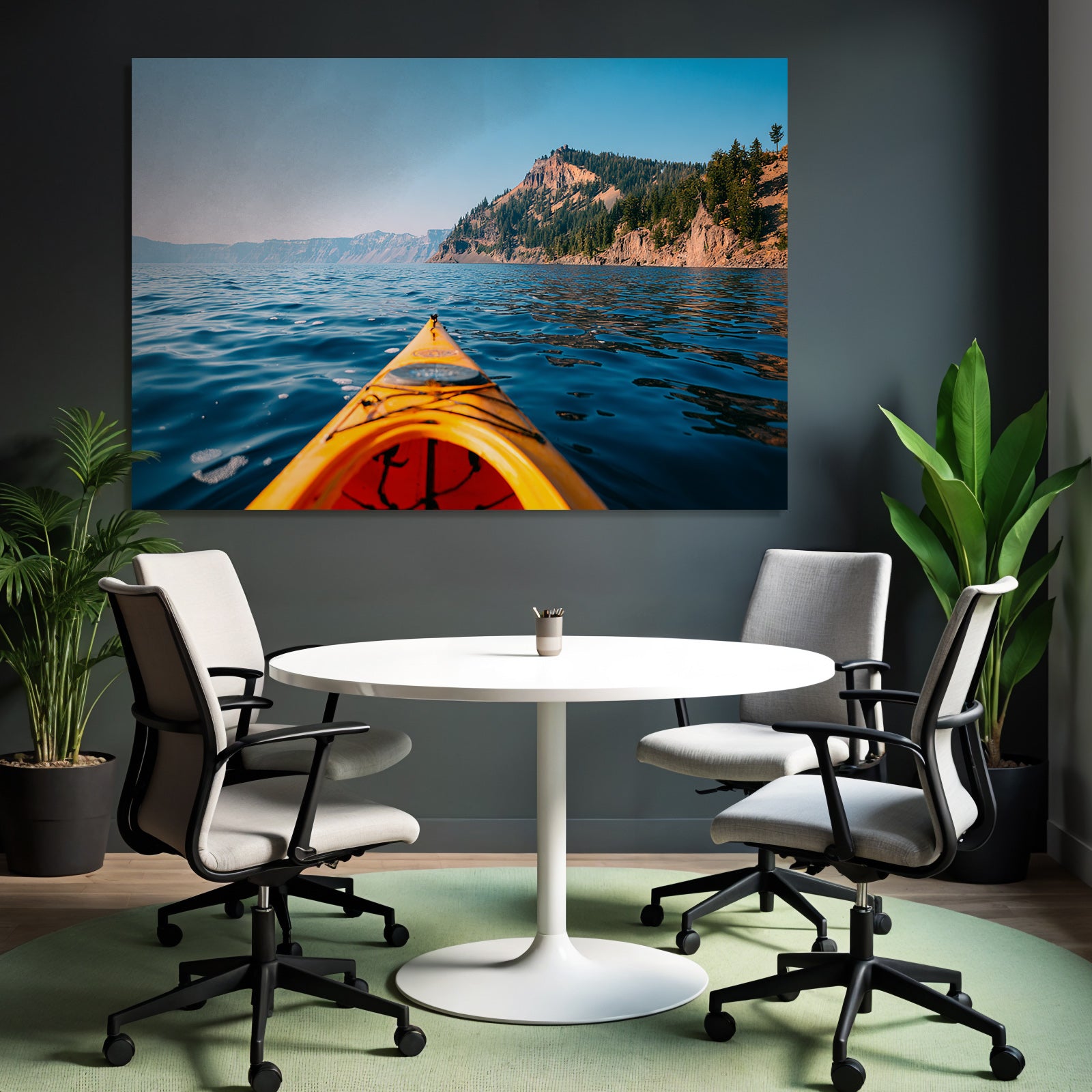 Kayak Auf See Mit Klippen Und Baeumen Unter Blaüm Himmel