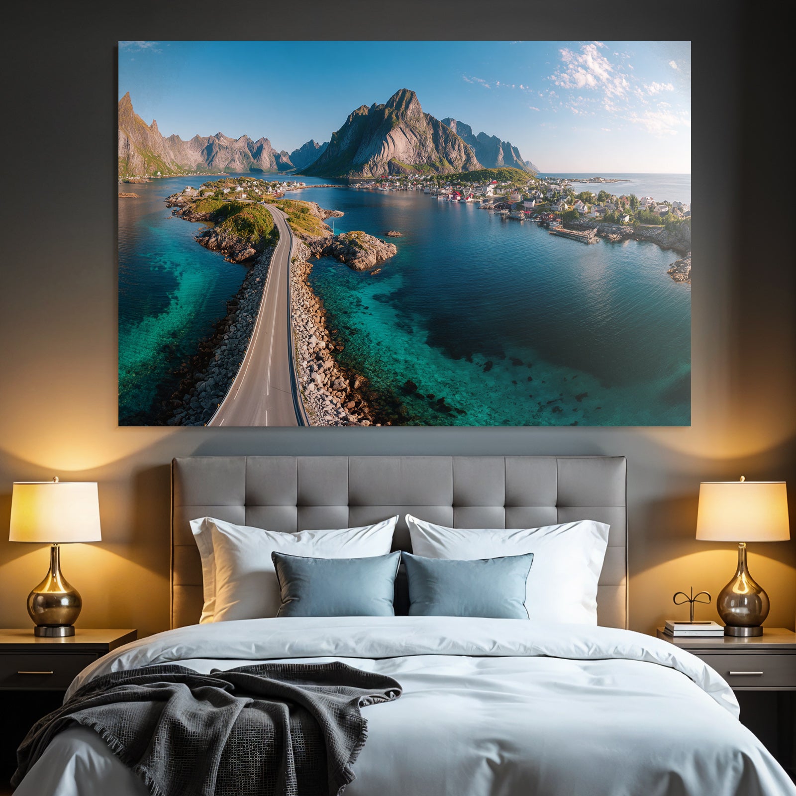 Küstenlandschaft Mit Bergen Und Türkisfarbenem Wasser