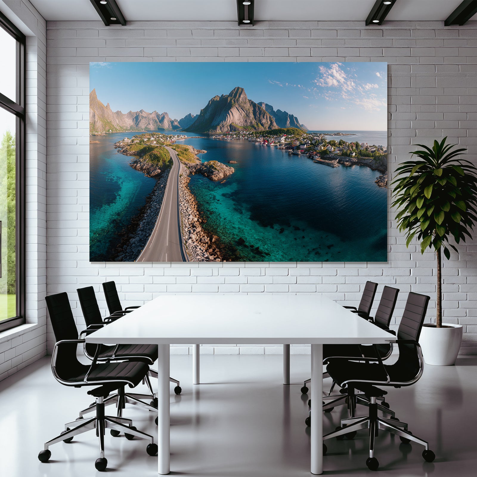 Küstenlandschaft Mit Bergen Und Türkisfarbenem Wasser