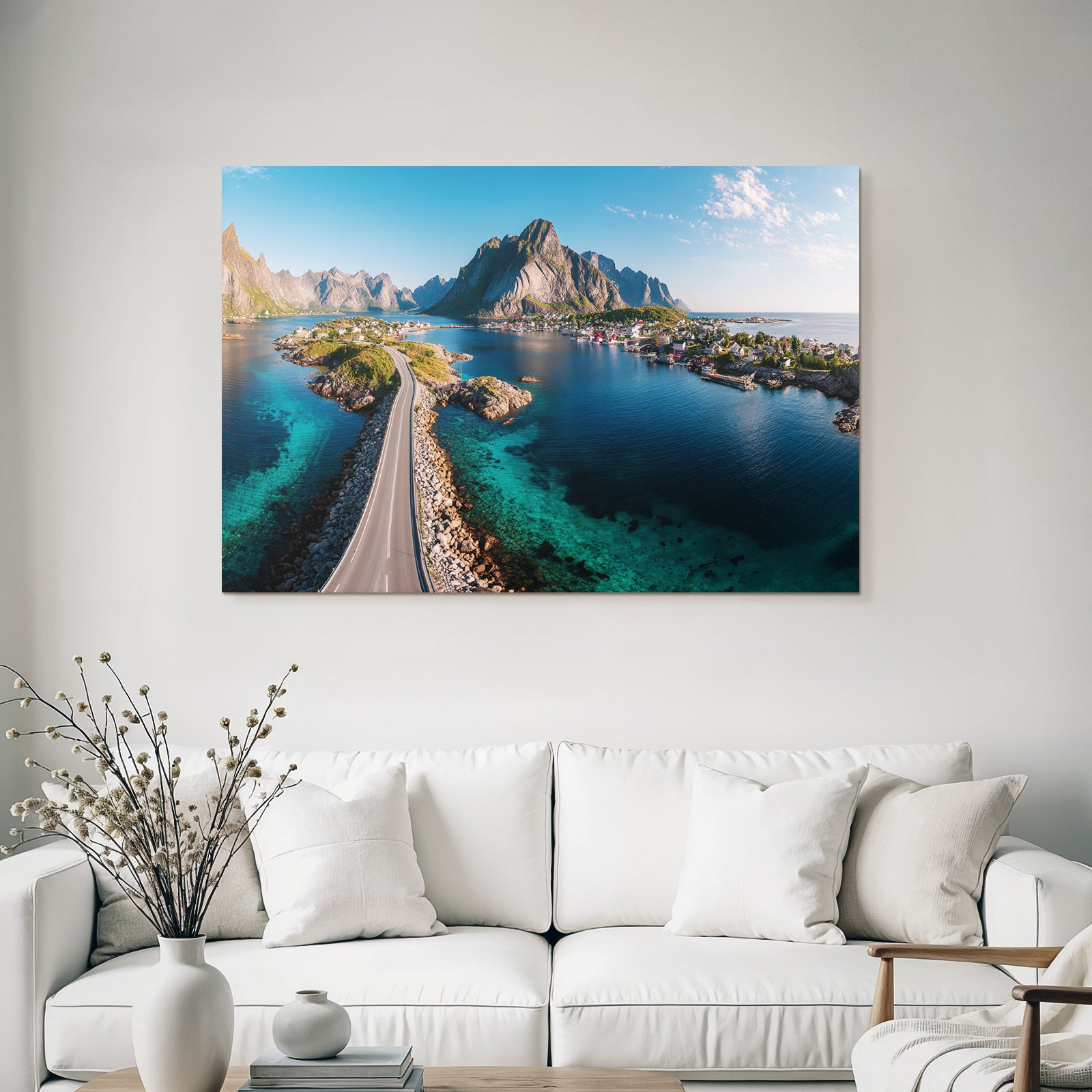 Küstenlandschaft Mit Bergen Und Türkisfarbenem Wasser