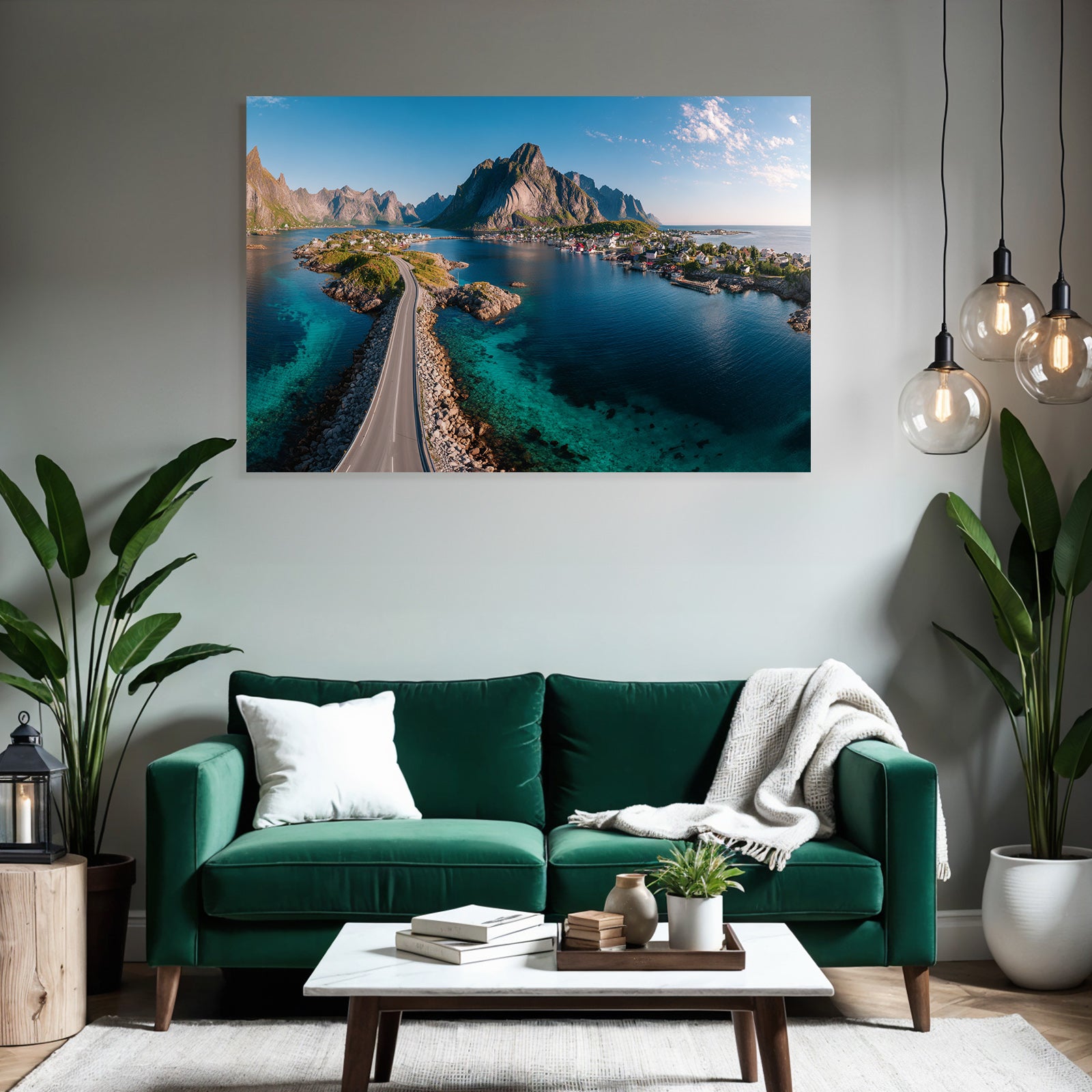 Küstenlandschaft Mit Bergen Und Türkisfarbenem Wasser