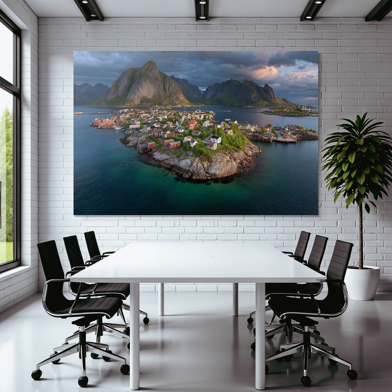 Küstenlandschaft Mit Bunten Haeusern Und Insel In Norwegen