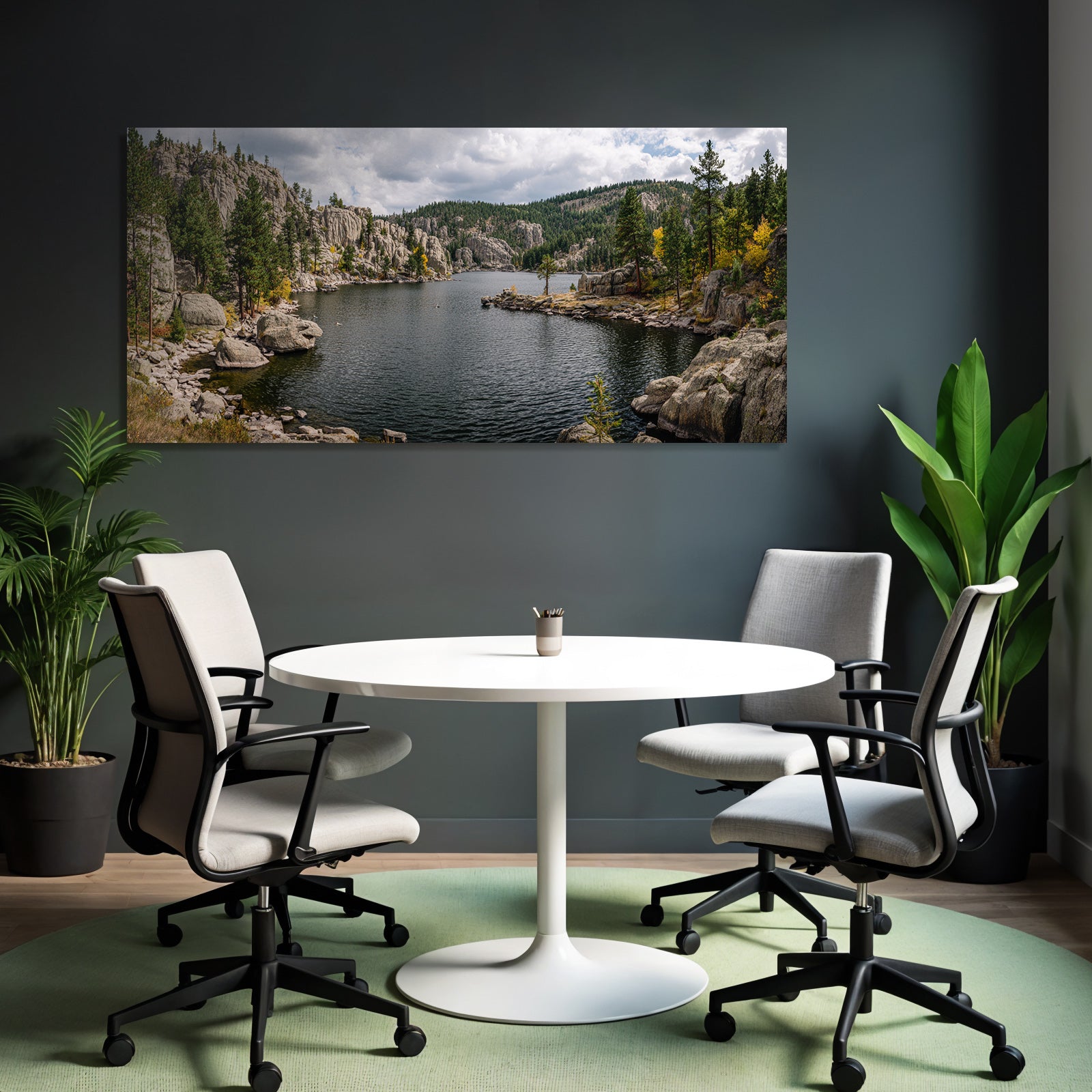 Panoramablick Ruhige Landschaft Herbstliche Fauna Wasser Klippen Tannenbaume