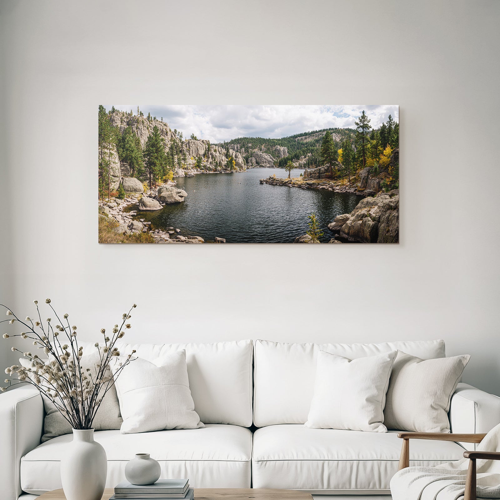 Panoramablick Ruhige Landschaft Herbstliche Fauna Wasser Klippen Tannenbaume