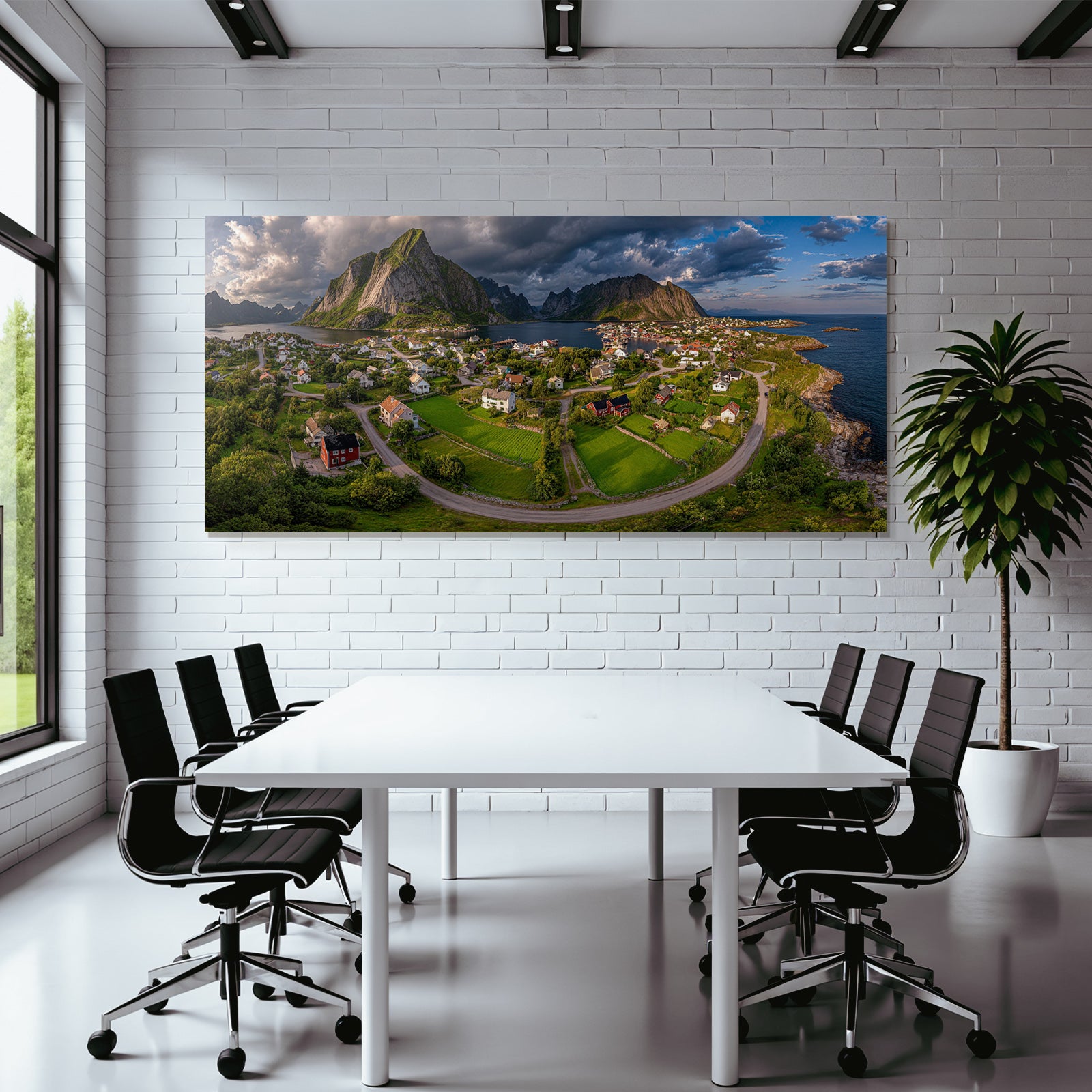 Pitoreske Küstenlandschaft Mit Bergen Und Wasser