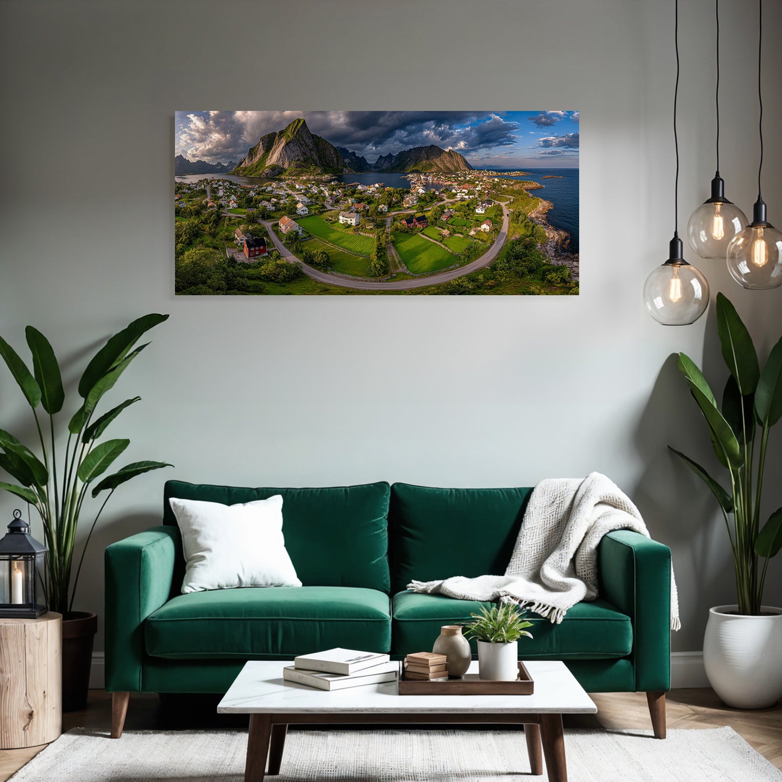 Pitoreske Küstenlandschaft Mit Bergen Und Wasser