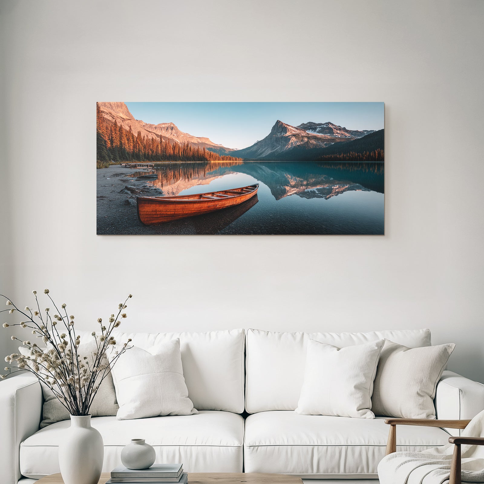 Ruhige Landschaft Mit Canoe Und Bergen Bei Dämmerung