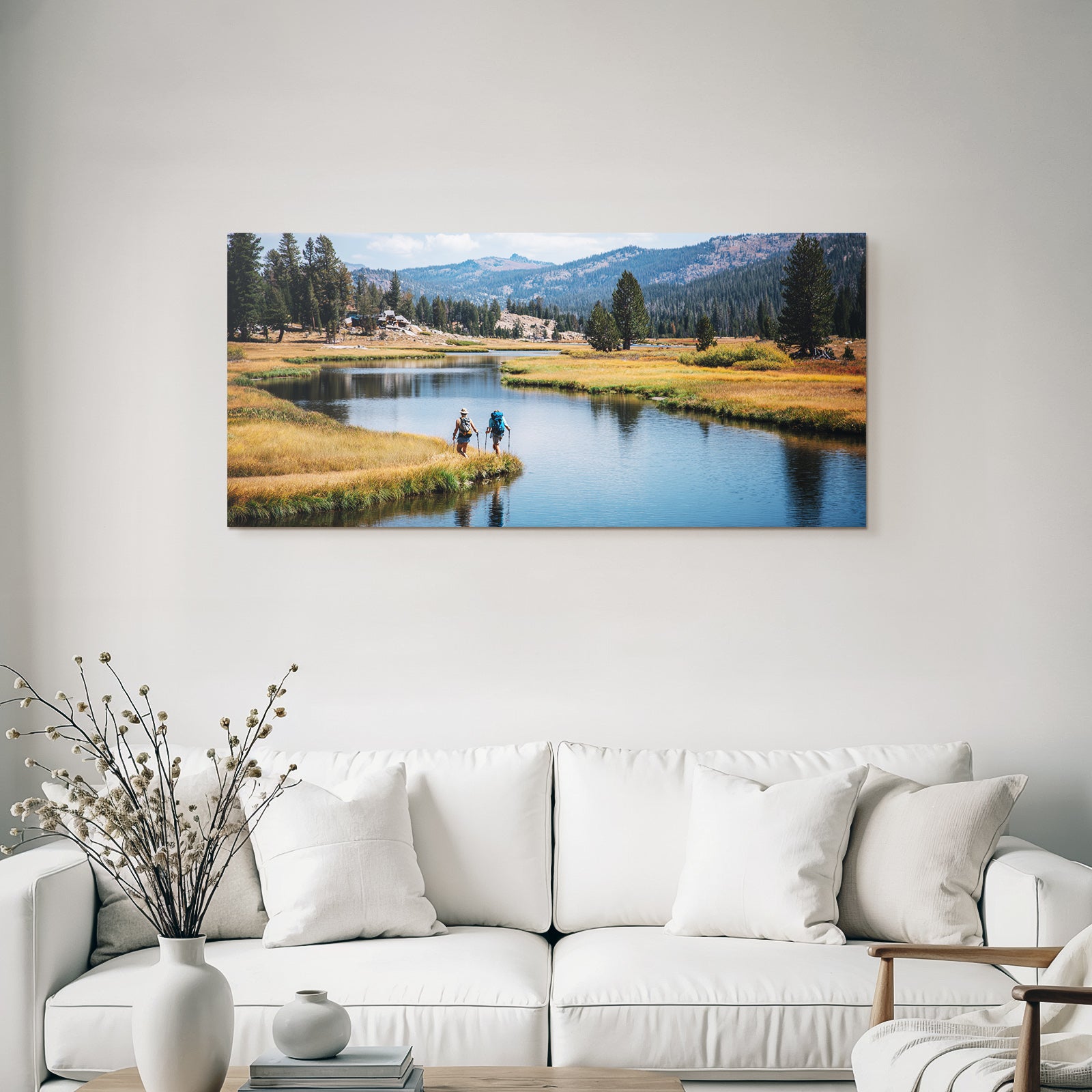 Wanderer Am Fluss In Der Natur