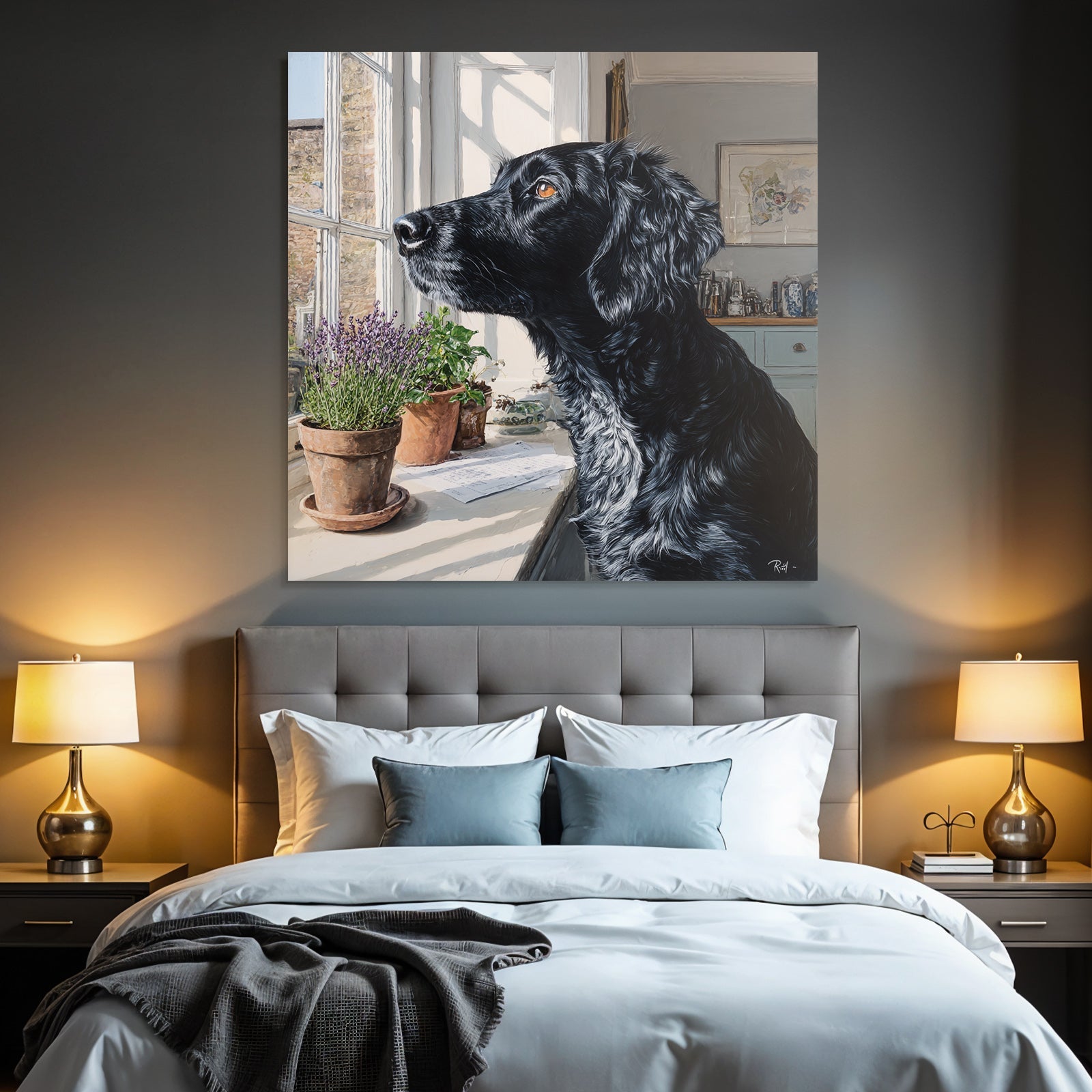 Schwarzer Hund Am Fenster Mit Blumentöpfen Im Hintergrund