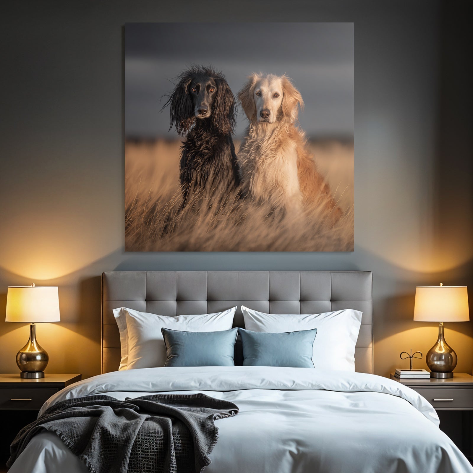 Schwarzer Hund Mit Langem Fell Und Goldener Hund Im Feld