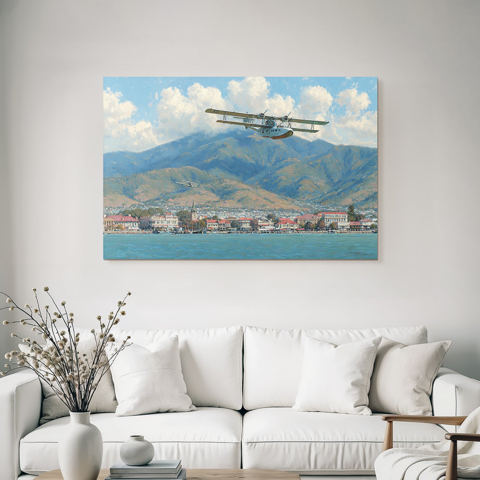 See Über Küstenstadt Mit Bergen Im Hintergrund | Flugzeuge | Mobilitaet und Technik